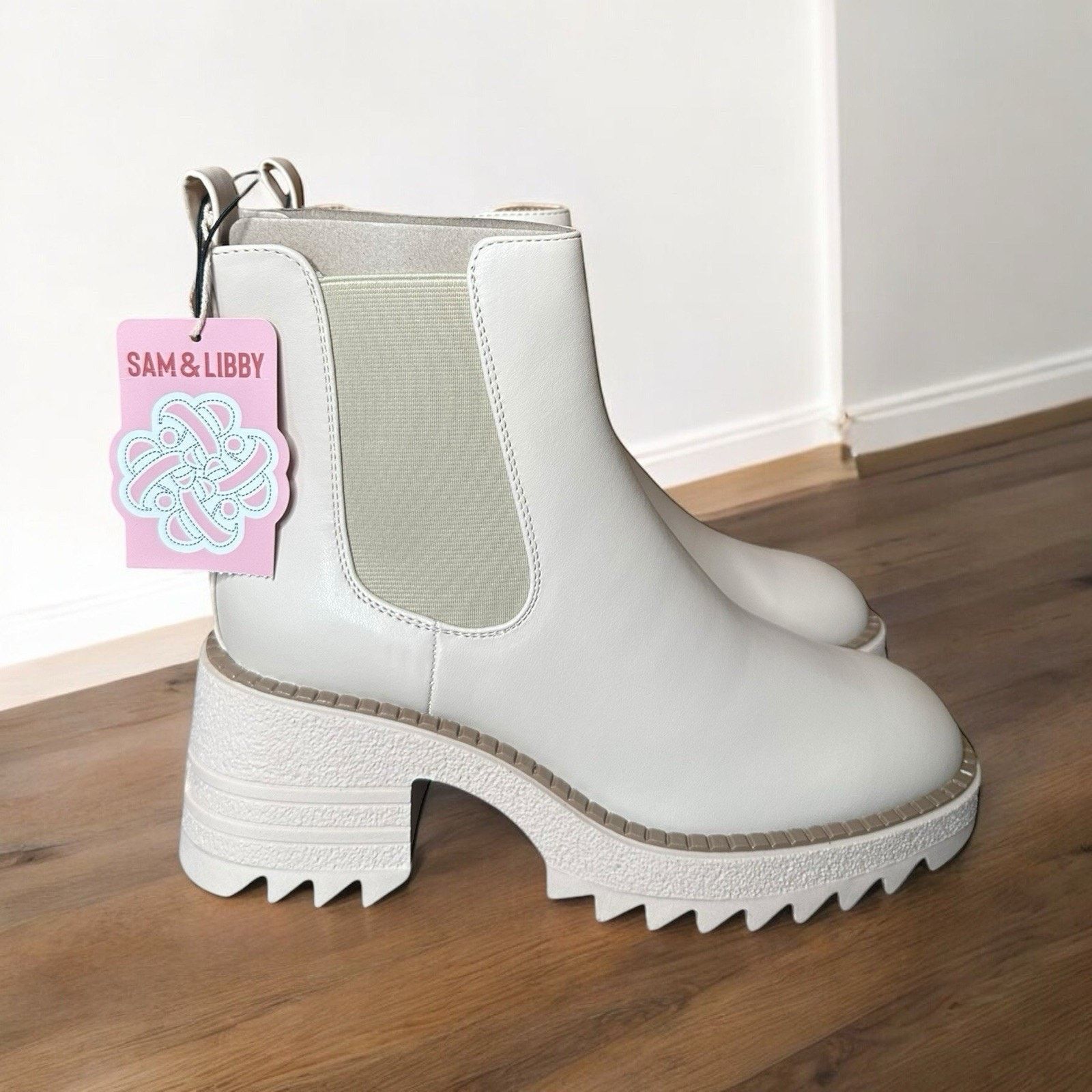 Other Sam & Libby Lennon Vanilla Ivory Lug Sole Chelsea Boots Sz 7 Size US 7 / IT 37 - 1 Thumbnail