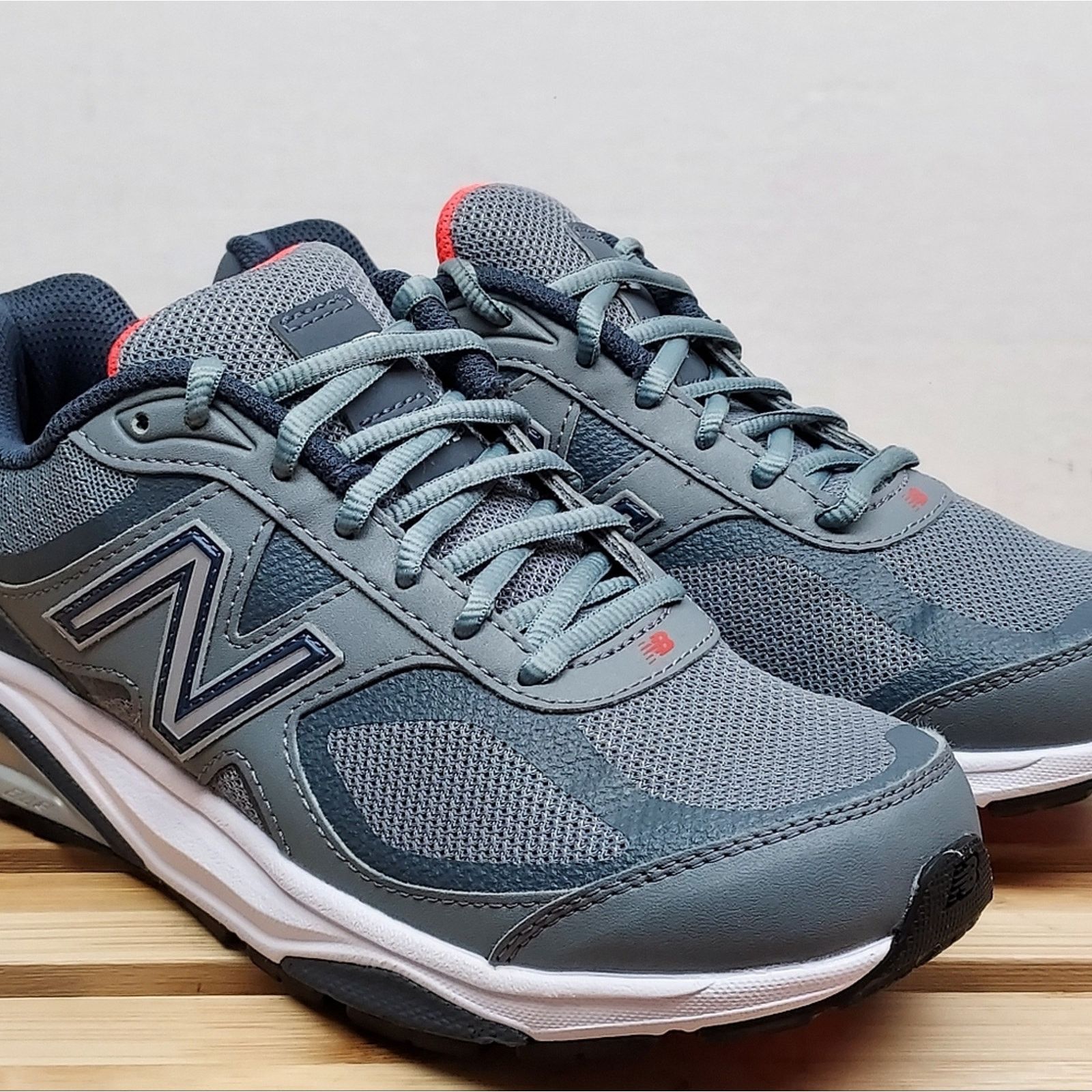 New Balance New Balance Womens | Grey | 1540 V3 Athletic Shoes Size 7.5 Size US 7.5 / IT 37.5 - 2 Thumbnail