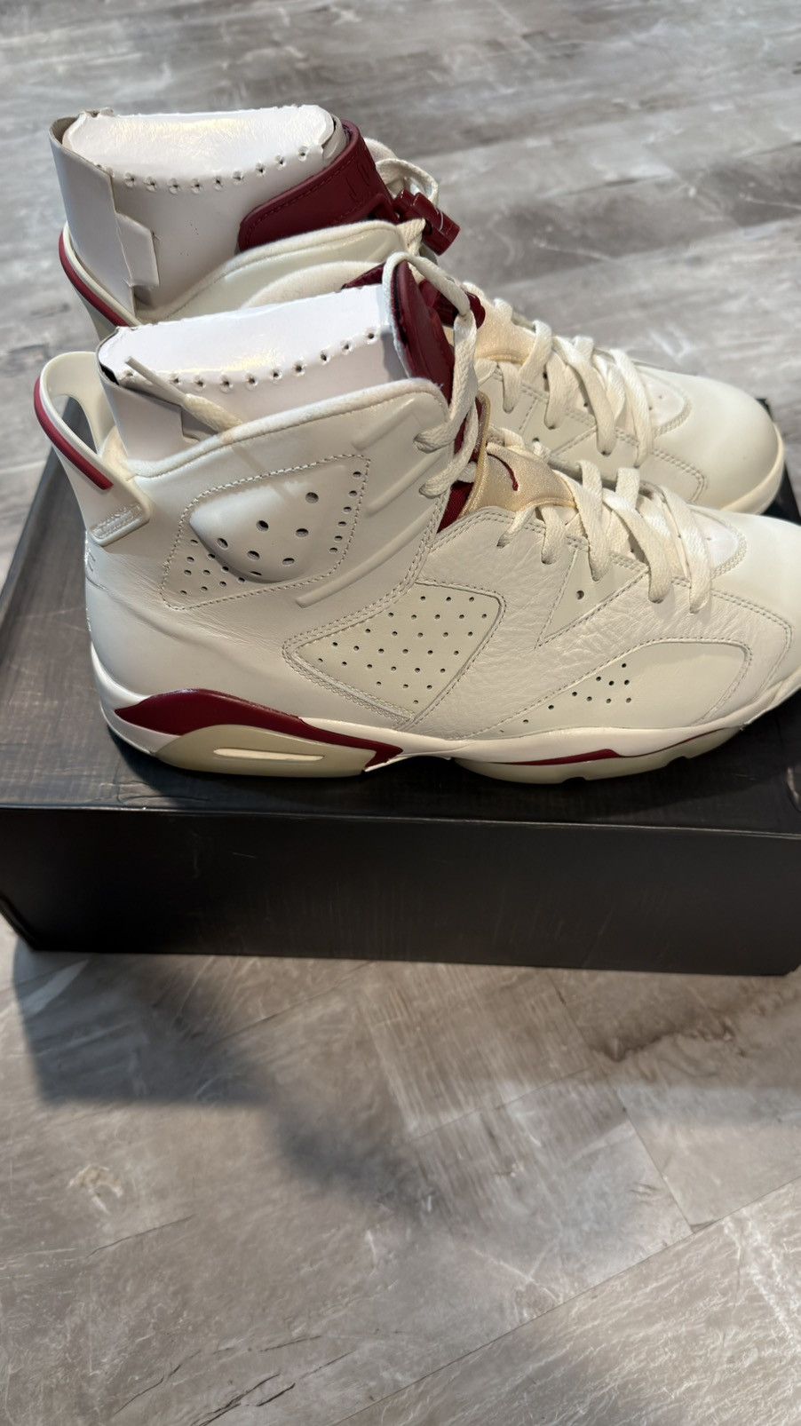 Jordan Brand Jordan 6 Maroon Size US 11 / EU 44 - 2 Thumbnail