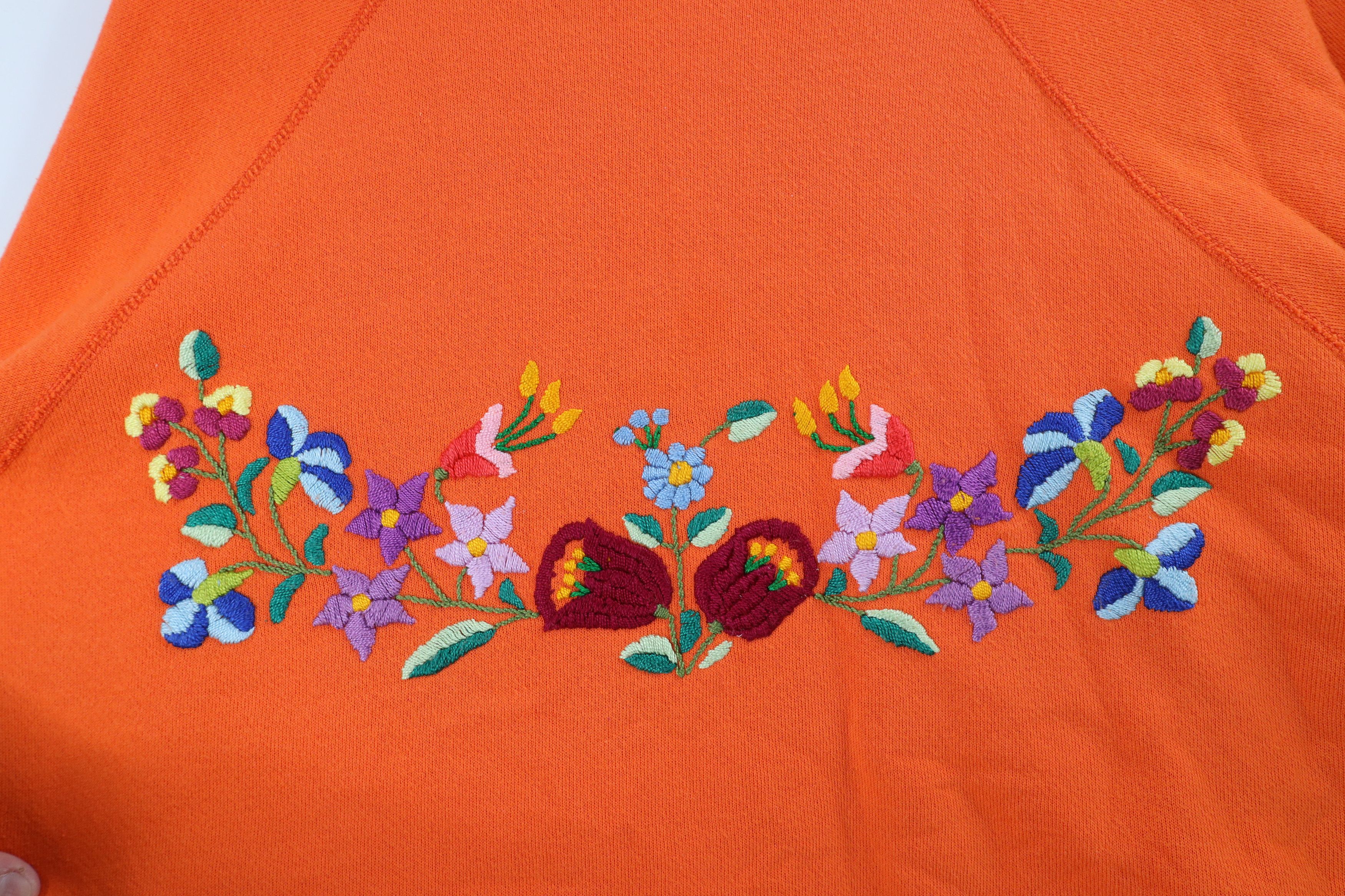 Vintage Vintage 90s Streetwear Embroidered Flower Sweatshirt USA Size XL / US 12-14 / IT 48-50 - 4 Thumbnail