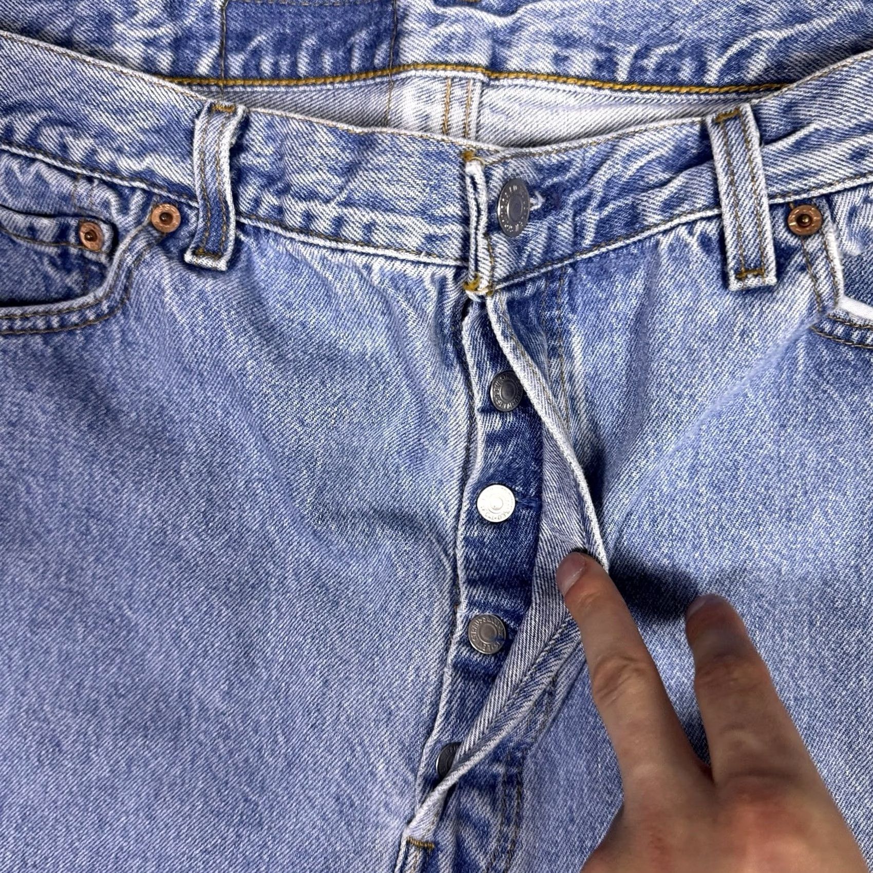 Levi's VINTAGE Levi's 501XX Jeans Men 36x28 USA Made 1995 Button Fly Grunge 90s Light Jeans Mens Leather? Size US 36 / EU 52 - 4 Thumbnail