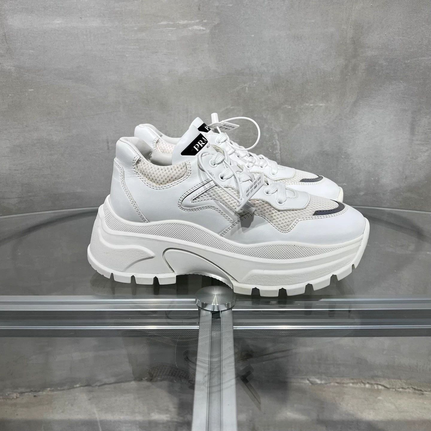 Prada Prada platform dad shoe white 38 Size US 7 / IT 37 - 4 Thumbnail