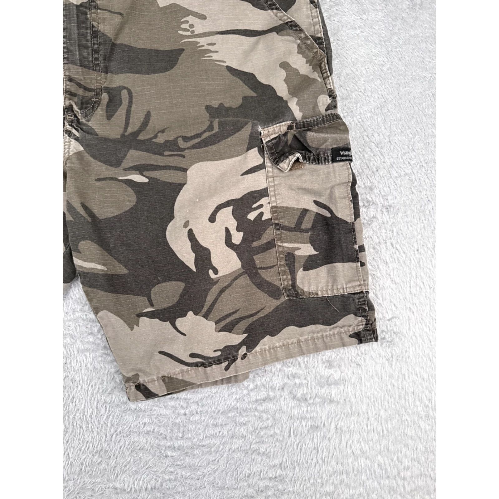 Wrangler Wrangler Shorts Mens 38 Brown Camouflage Cargo Rip-Stop Cotton Blend Hike 38x10 Camouflage Cargo Pocket Mens Shorts Size US 38 / EU 54 - 2 Thumbnail