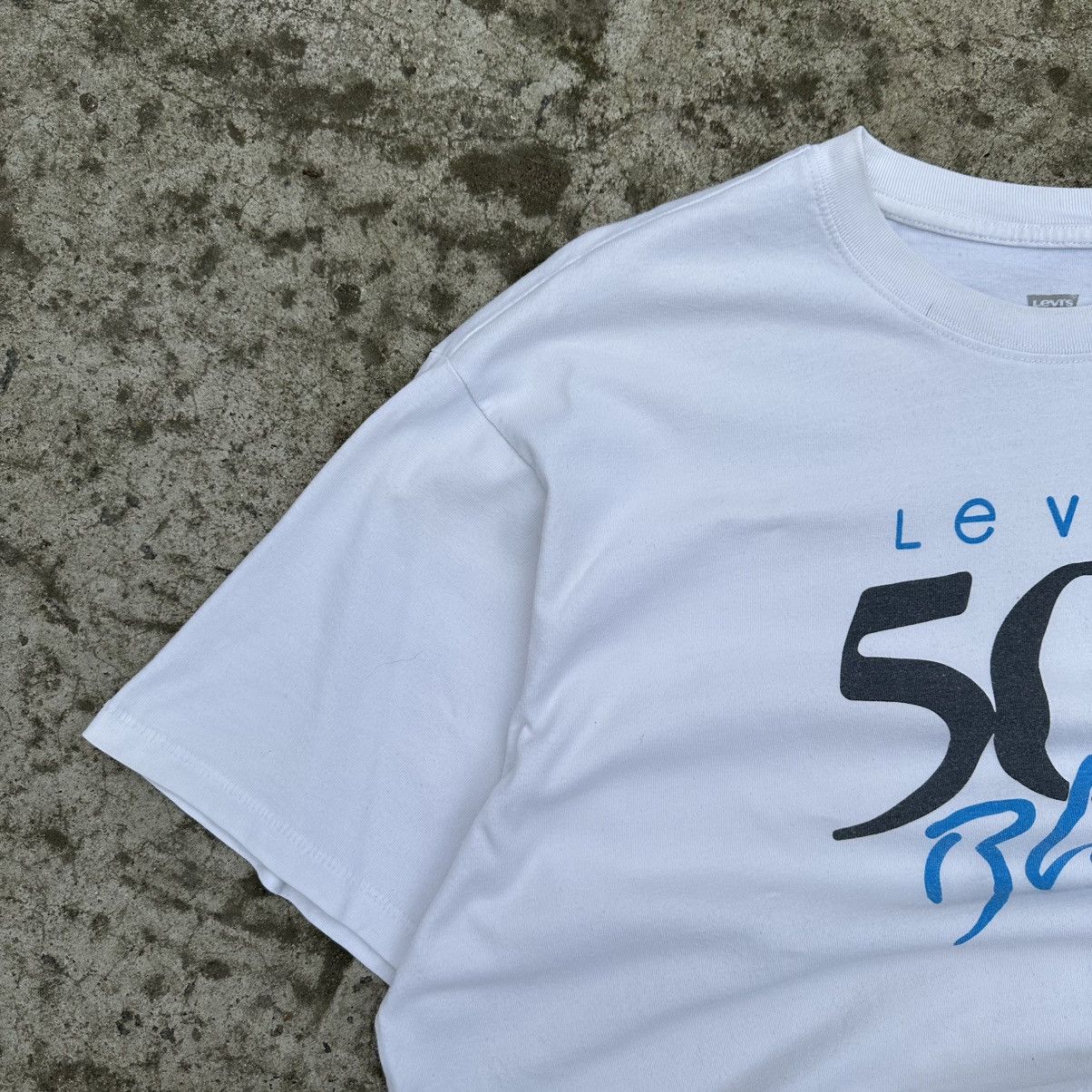 Levi's Vintage Clothing Vintage Levi’s 501 Blues T-shirts Big Logo Size L Y2K 00s Size US L / EU 52-54 / 3 - 6 Thumbnail