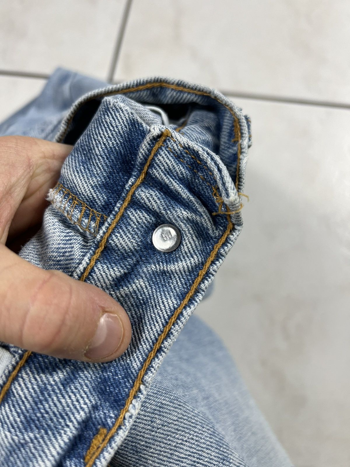 Levi's Vintage 90s Levi’s 550 light blue washed distressed jeans Size US 33 - 21 Thumbnail