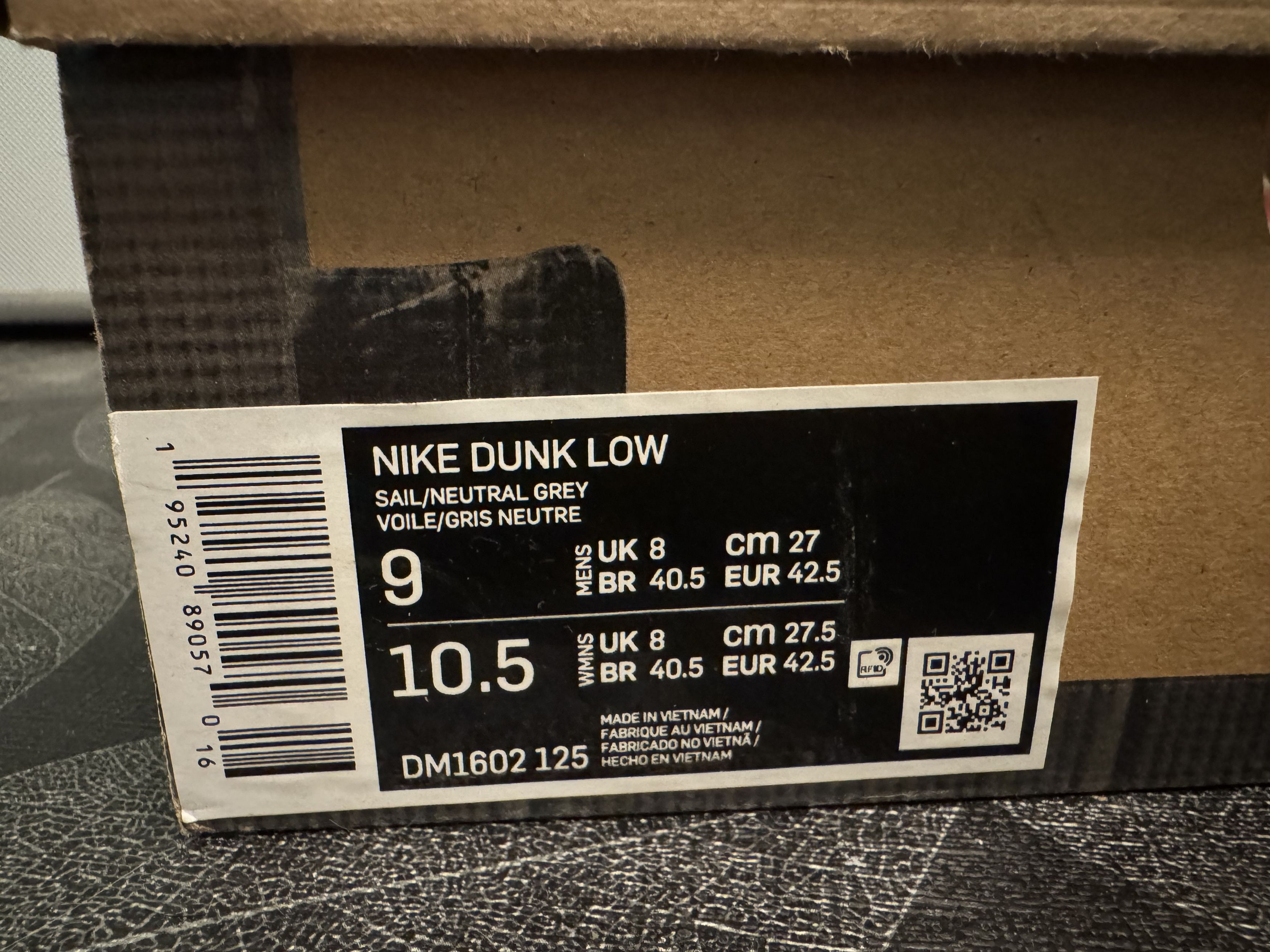 Nike Off-White x Nike Dunk Low ‘Lot 47 of 50’ Size US 9 / EU 42 - 9 Thumbnail