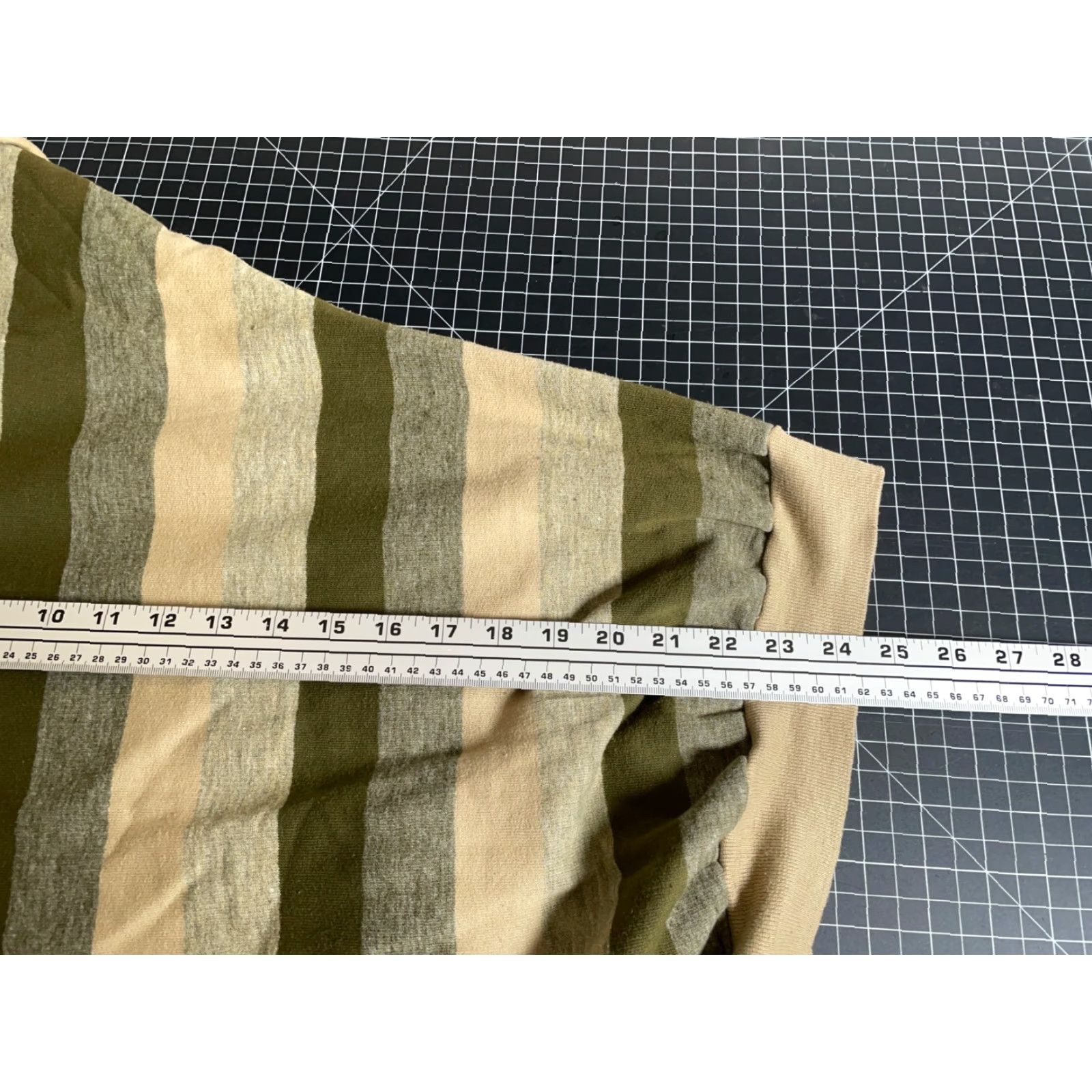Vintage VINTAGE 70s Striped Sweatshirt Adult Medium Beige J.J. Thunder Crew Neck Long Sleeve 50/50 Cotton Polyester Knit Pullover Size US M / EU 48-50 / 2 - 6 Thumbnail