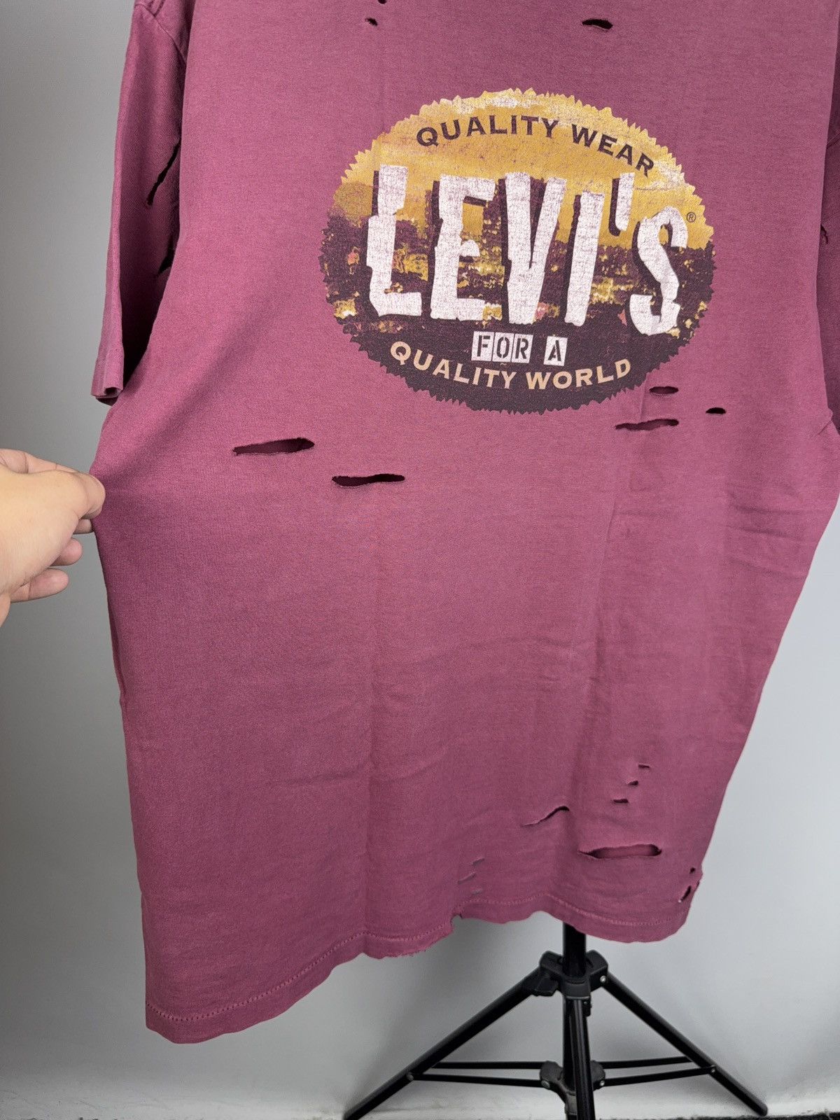 Levi's Vintage Clothing Vintage 90s Retro Levi’s Distressed Faded Tee shirt Size US L / EU 52-54 / 3 - 12 Thumbnail