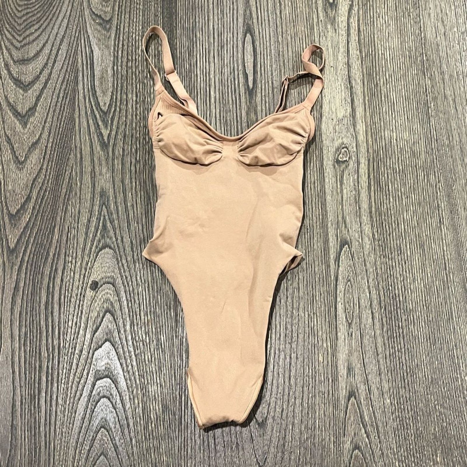 SKIMS NWOT Skims Seamless Sculpt Thong Bodysuit Shapewear Size S Size S / US 4 / IT 40 - 1 Thumbnail