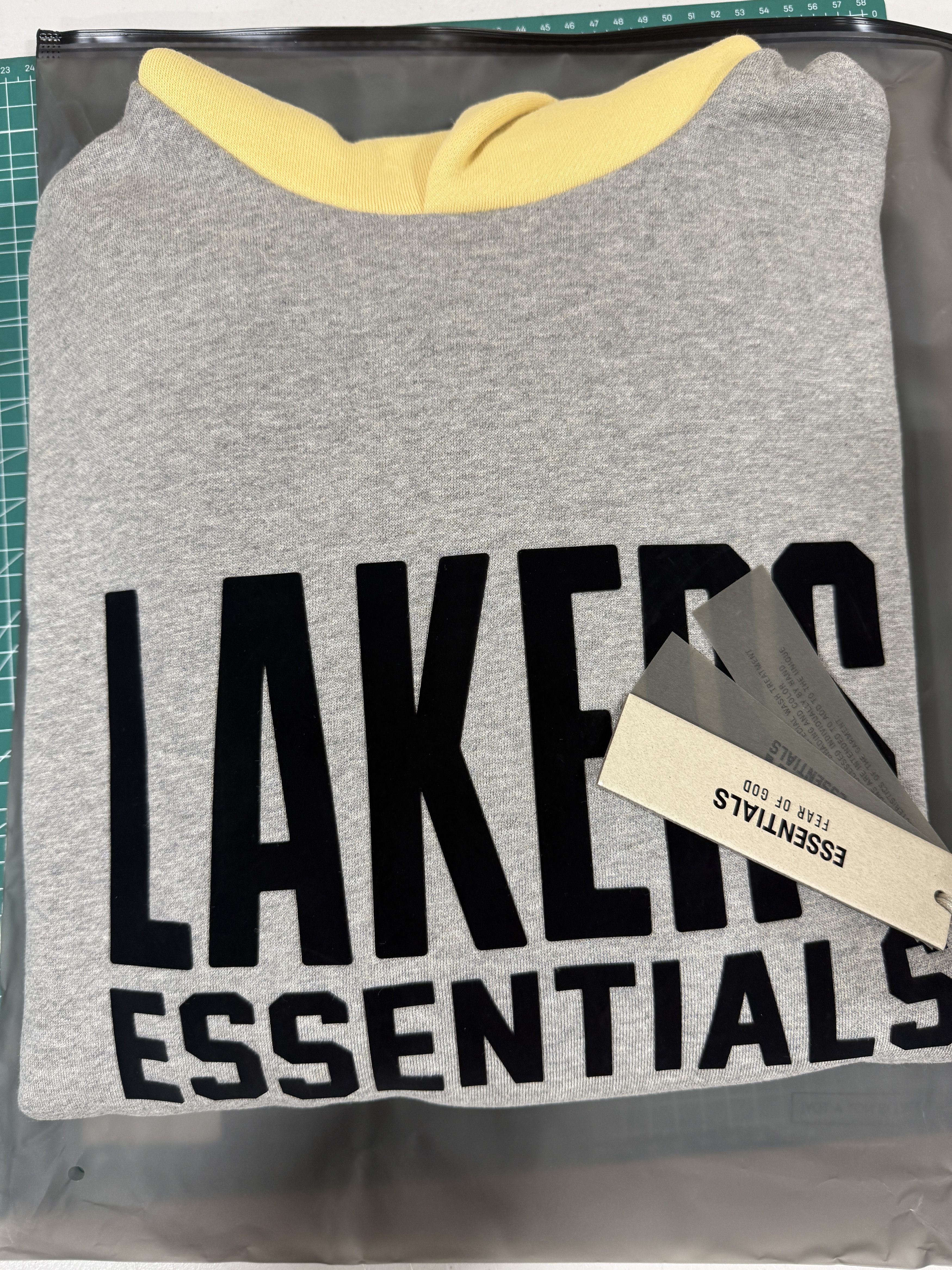 Fear of God × NBA Fear of God Essentials NBA Lakers Hoodie Warm Heather S) Size US S / EU 44-46 / 1 - 4 Thumbnail