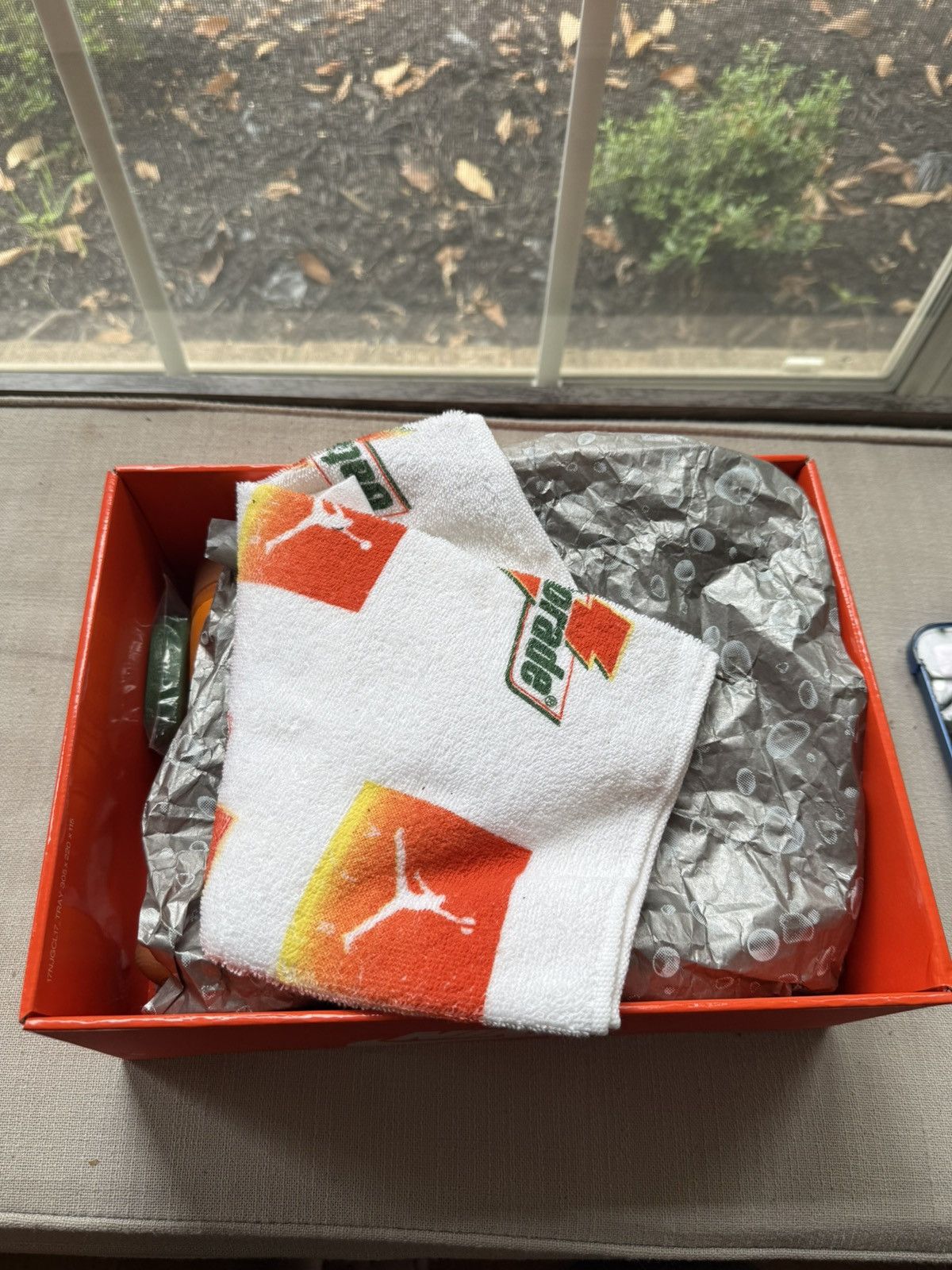 Gatorade × Jordan Brand Jordan 1 High Top gatorade Size US 7.5 / EU 40-41 - 6 Thumbnail