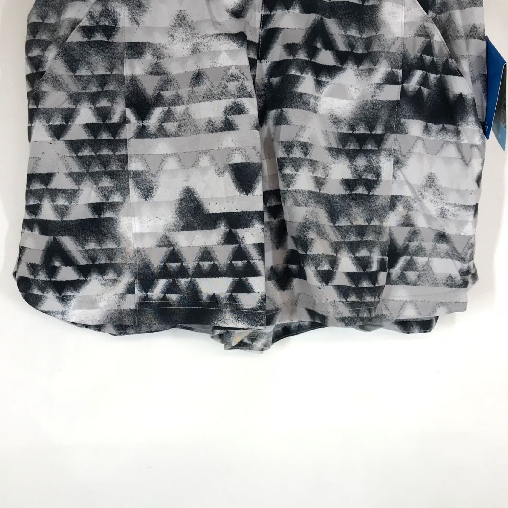 Triangl Columbia Omni-Freeze Active Shorts Black White Geometric Triangle Womens M Elastic Pockets Athletic Fit Geometric Southwest Outdoor Summer Spring Size 32" / US 10 / IT 46 - 3 Thumbnail