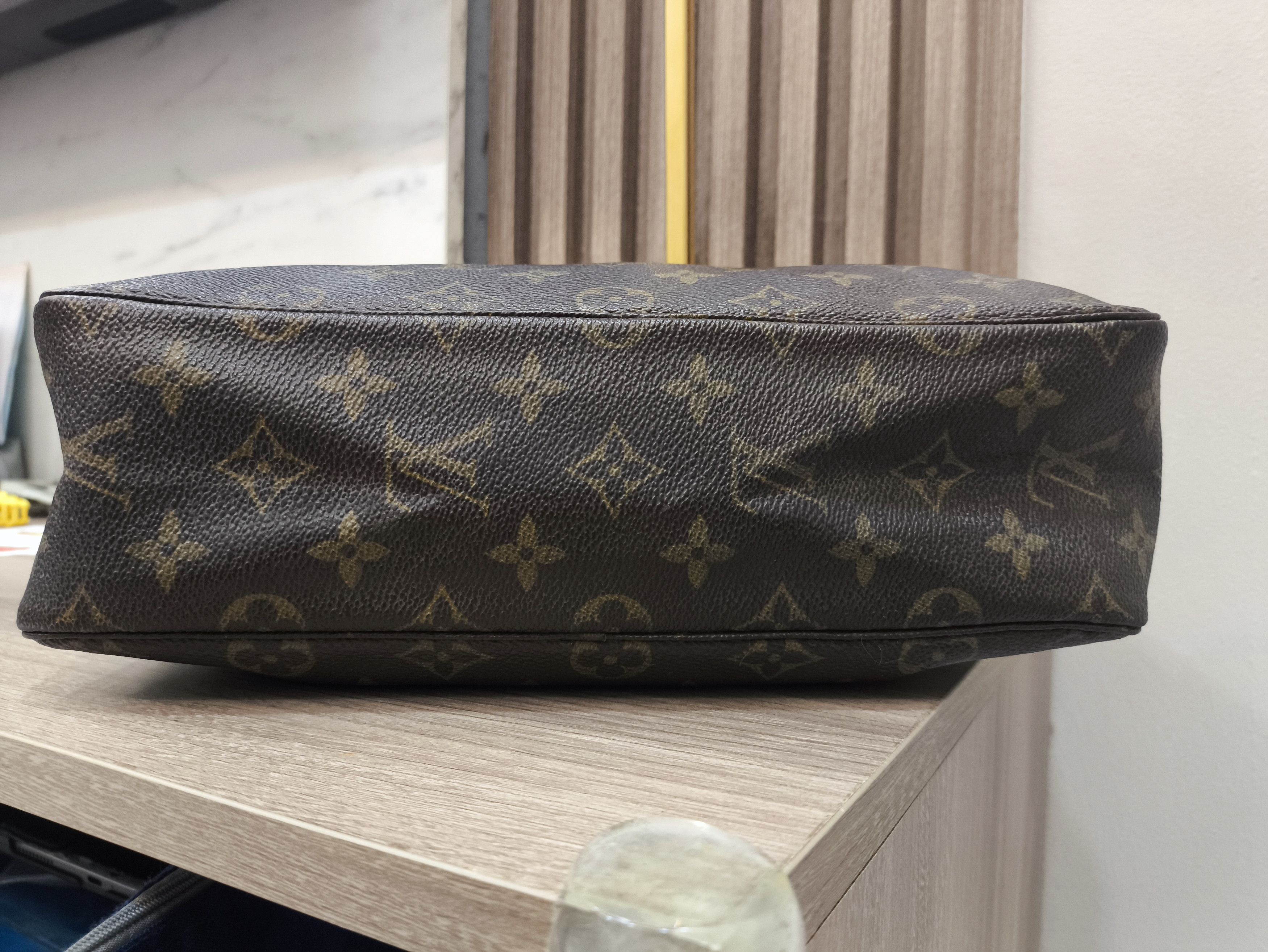Louis Vuitton Louis Vuitton Monogram Canvas Trousse Toilette 28 Clutch Bag Size ONE SIZE - 3 Thumbnail