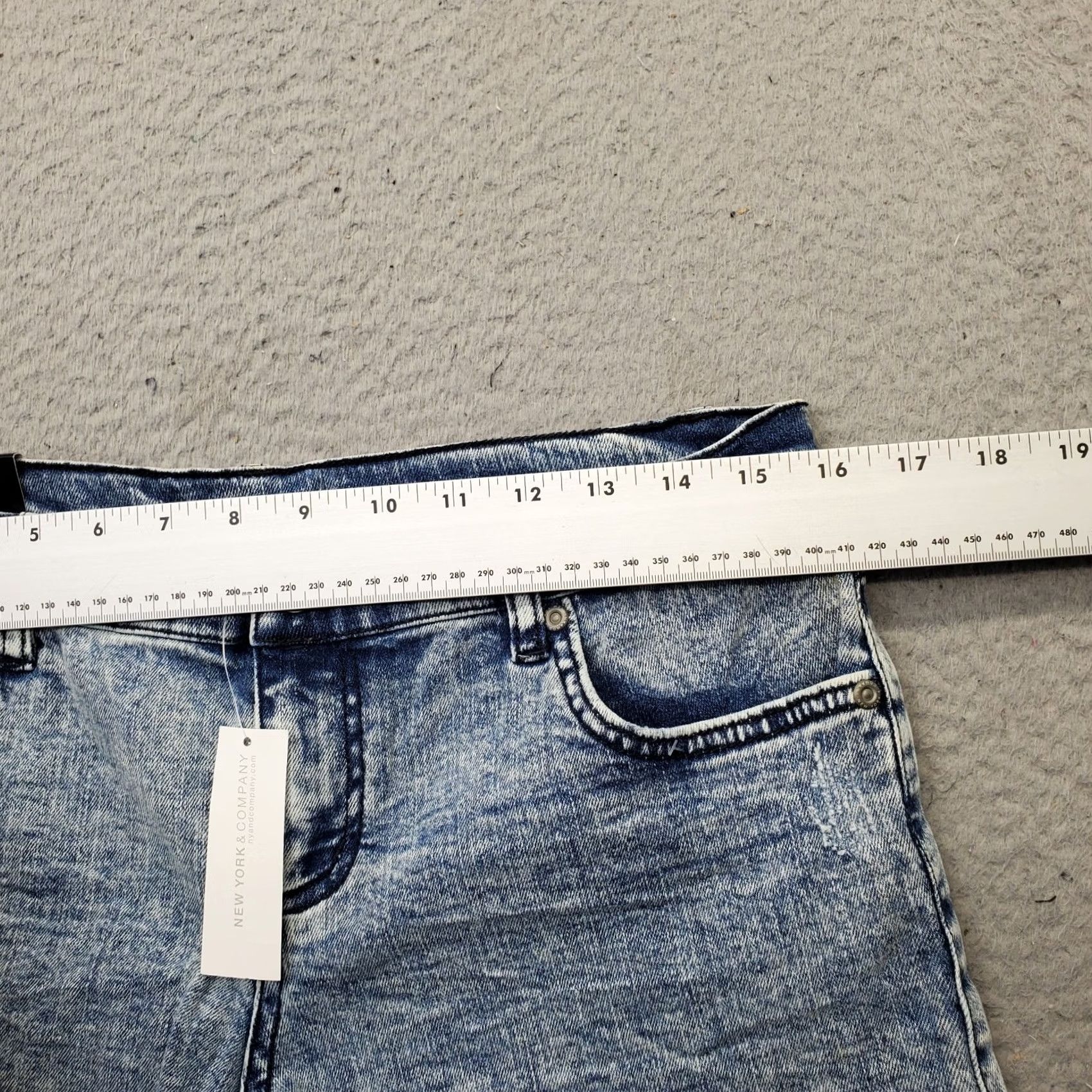 Vintage New York & Company Montauk Jeans Shorts Womens 6 Blue Denim Stretch Lower Waist 5-Pocket Design 3.75 Inseam Casual Outdoor Mens Womens Girls Size 28" / US 6 / IT 42 - 5 Thumbnail