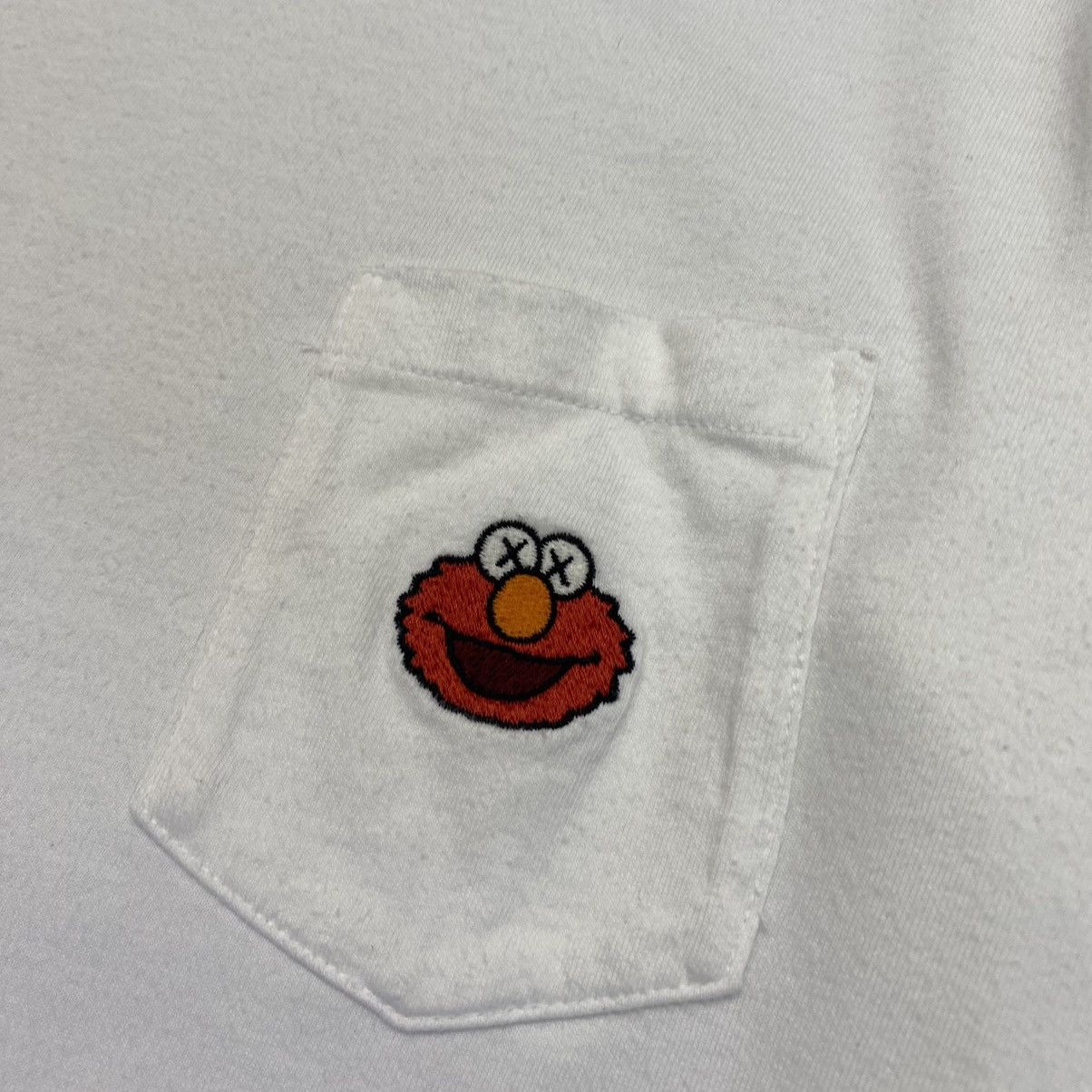 Uniqlo Designer Uniqlo x Kaws Small Basic logo white cartoon tee Size US XS / EU 42 / 0 - 4 Thumbnail