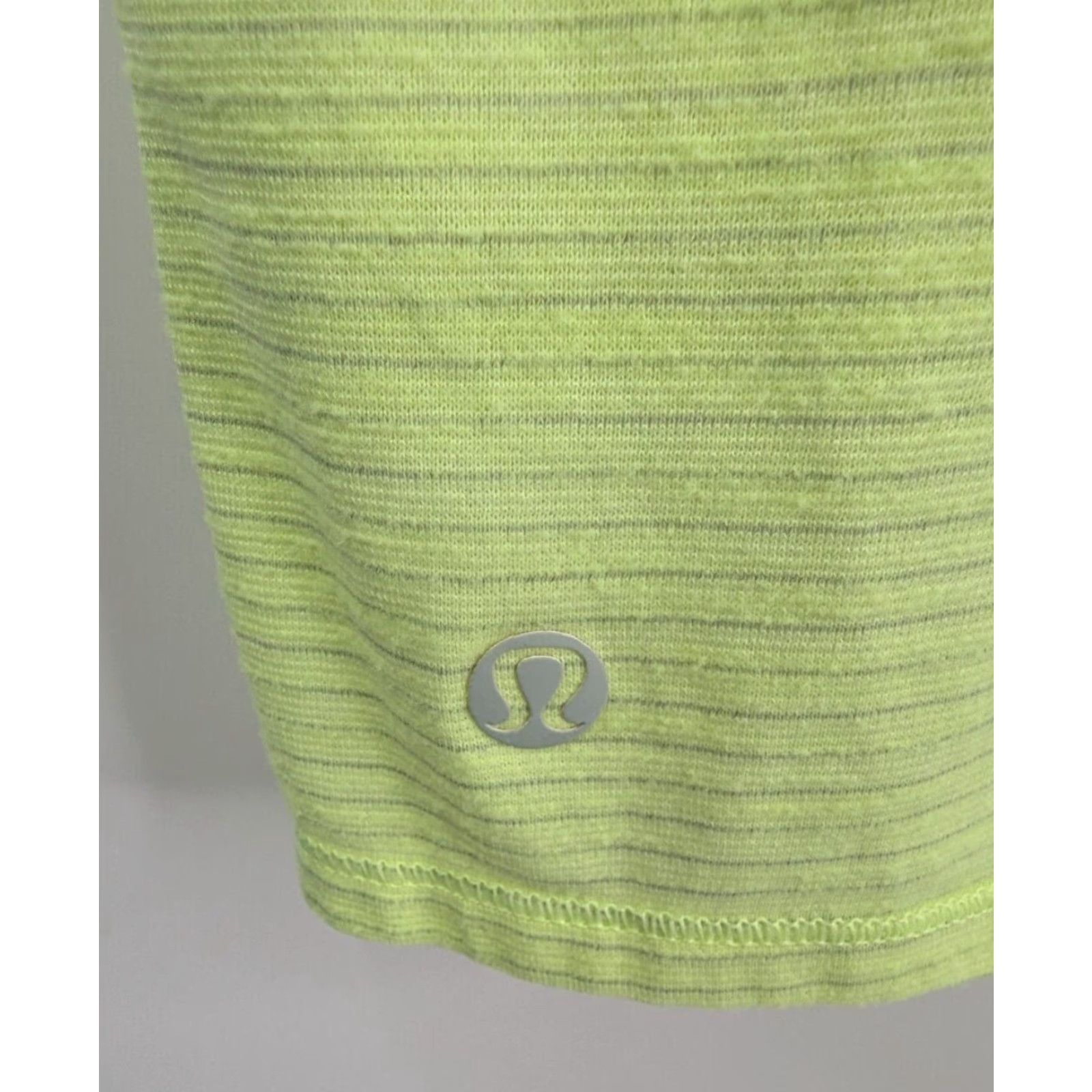 Lululemon Lululemon Women’s Shirt Activewear Short Sleeve Green Neon 17" Pit To Pit T-Shirt Top 2020-2029 Adults Womens Size XXL / US 16-18 / IT 52-54 - 4 Thumbnail