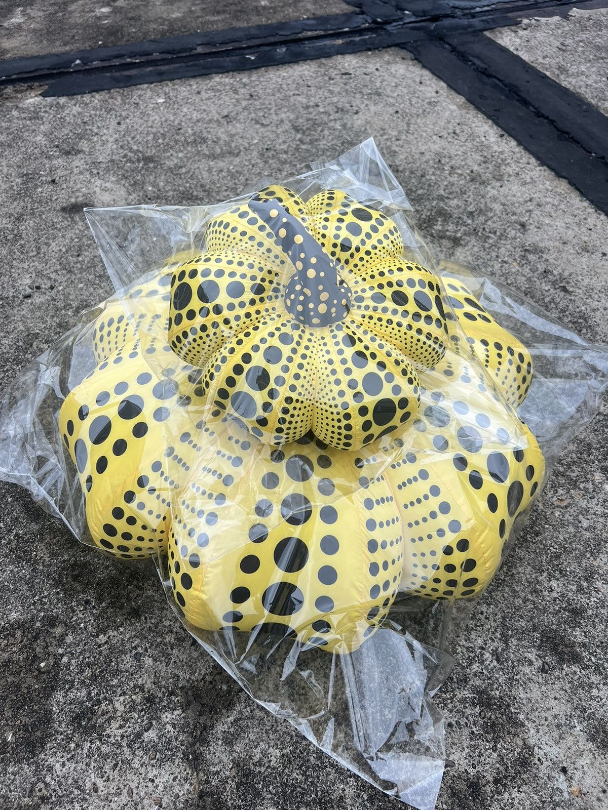 Yayoi Kusama Yayoyi pumpkin Plush Soft sculpture Large Size ONE SIZE - 6 Thumbnail