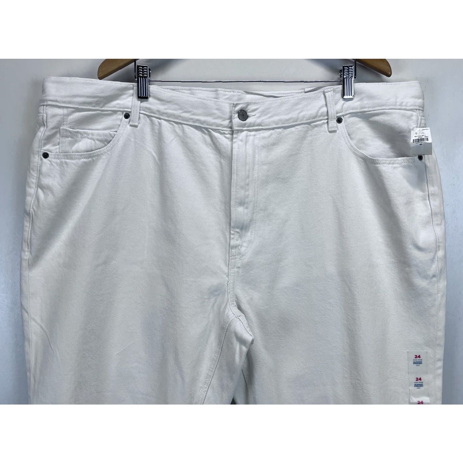Old Navy Old Navy Slouchy Straight Capri Jeans Sz 24 Plus White NWT Womens Capris Crop Summer Size 42" / US 20 - 2 Thumbnail