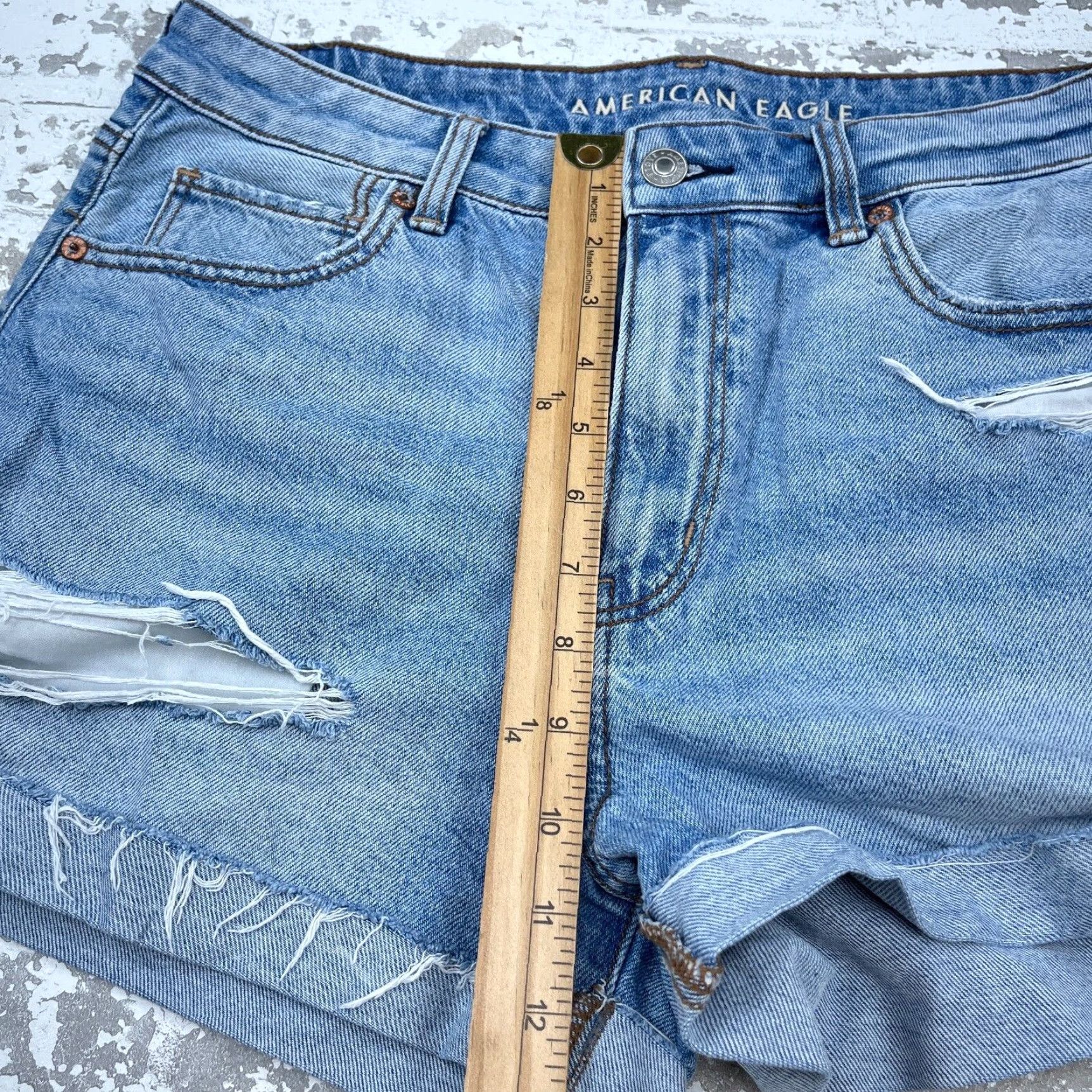 American Eagle Outfitters American Eagle Outfitters Shorts Women 8 Cut Off Baggy Mom Med Wash Faded Holes Jorts Size 30" / US 8 / IT 44 - 7 Thumbnail