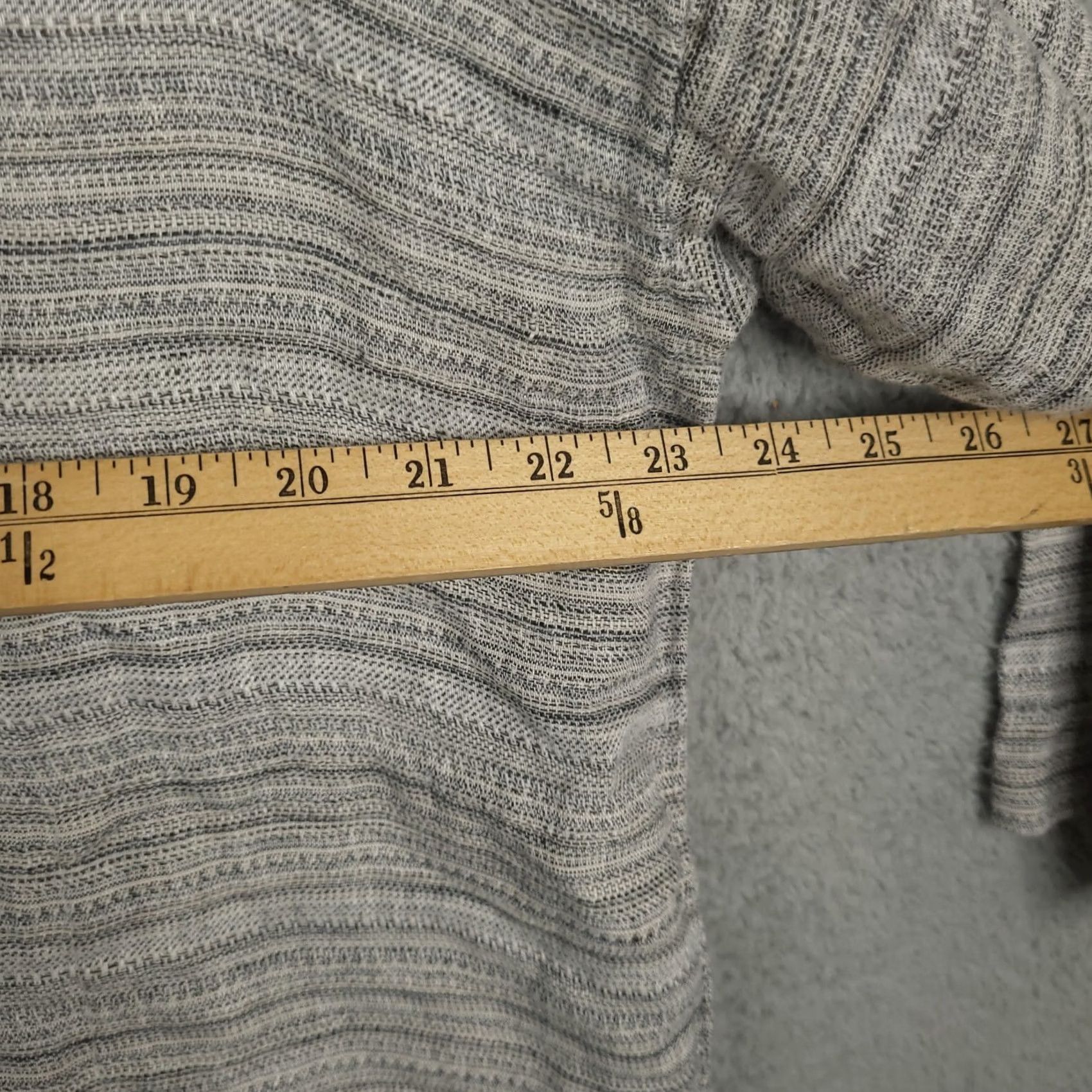 J. Jill J. Jill Blouse Shirt Linen Gray Solid V-Neck Long Sleeve 1/2 Button Up Size M Women Regular Casual All Seasons Size M / US 6-8 / IT 42-44 - 3 Thumbnail
