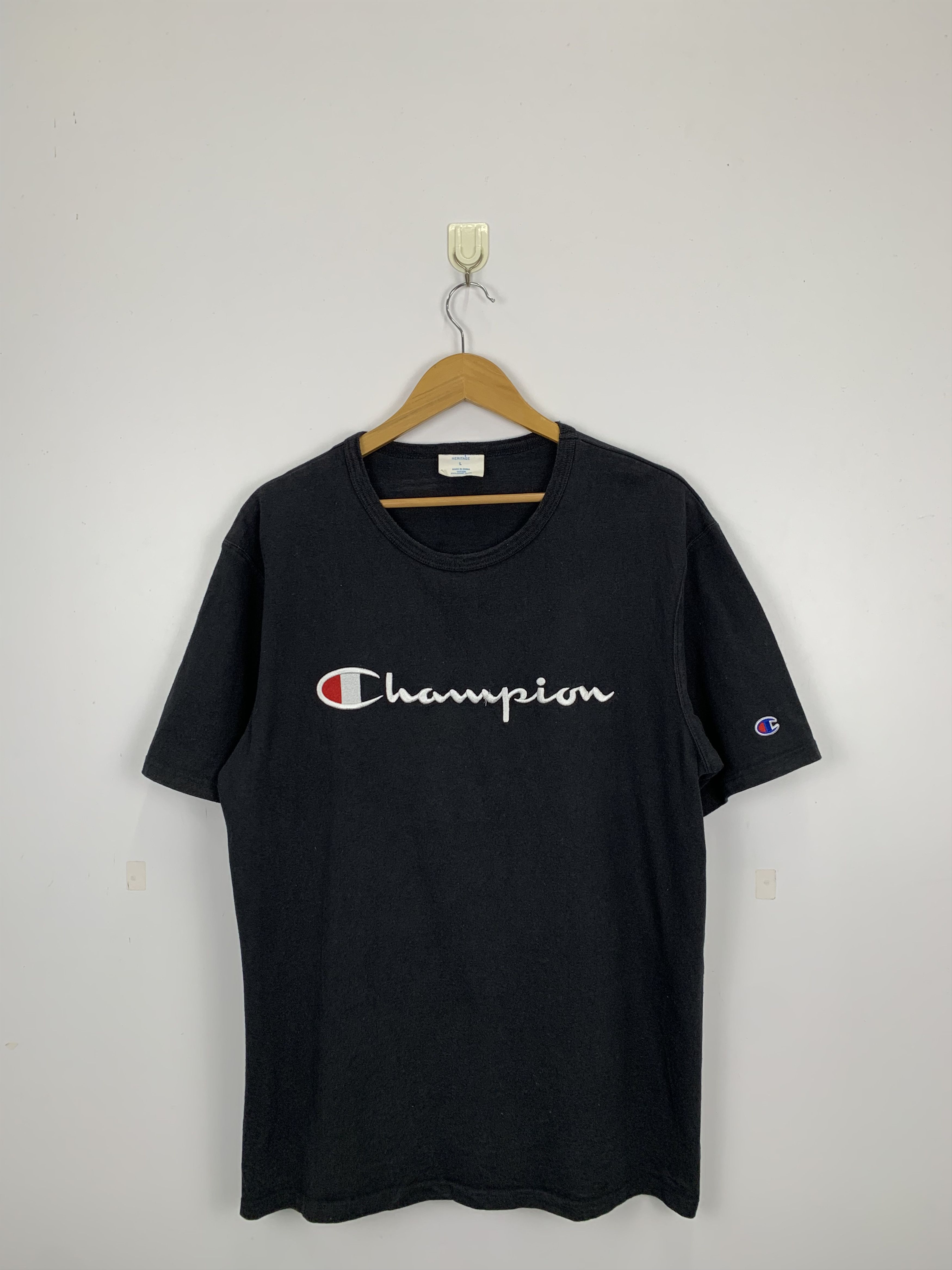 Champion Vintage Champion center Logo Spellout T Shirt TA0140 Size US L / EU 52-54 / 3 - 1 Thumbnail
