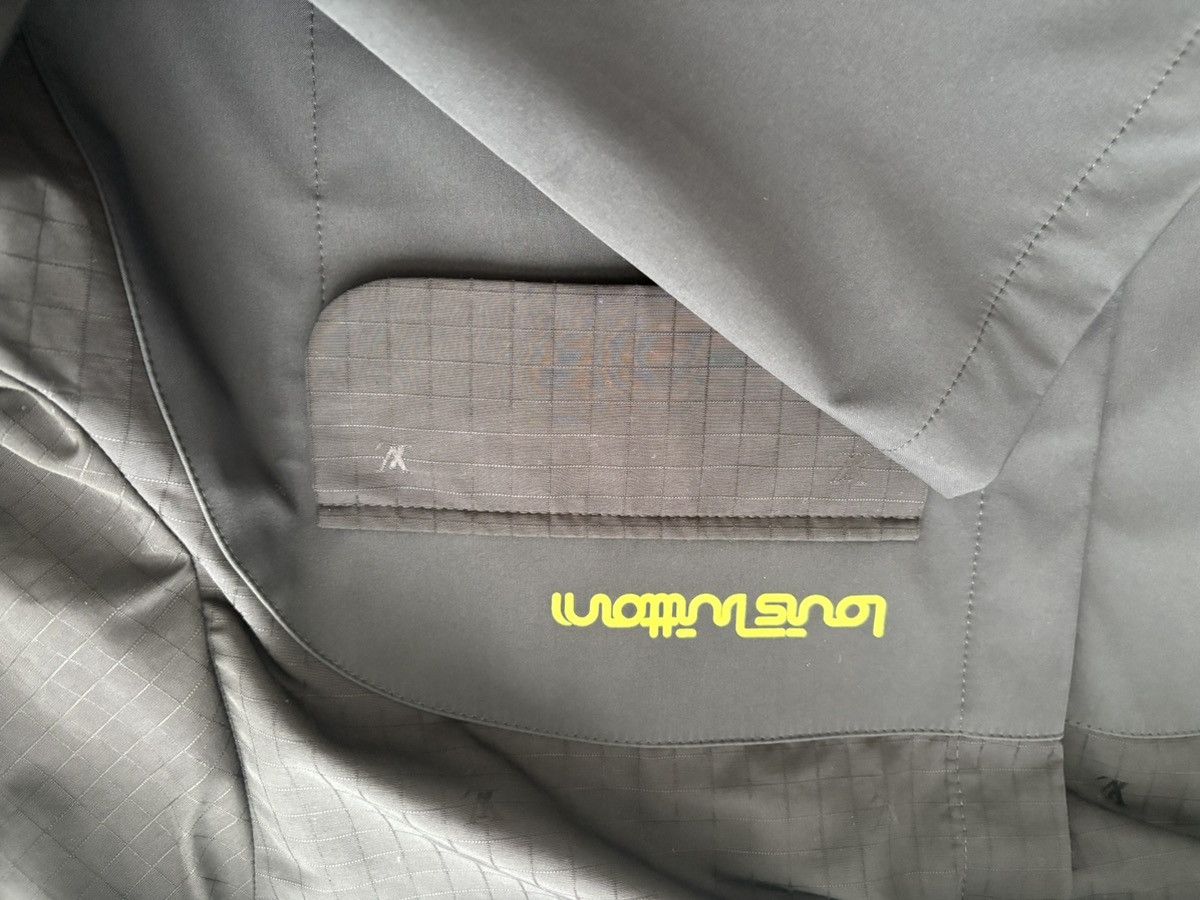 Louis Vuitton Louis Vuitton detachable sleeve jacket Size US M / EU 48-50 / 2 - 7 Thumbnail