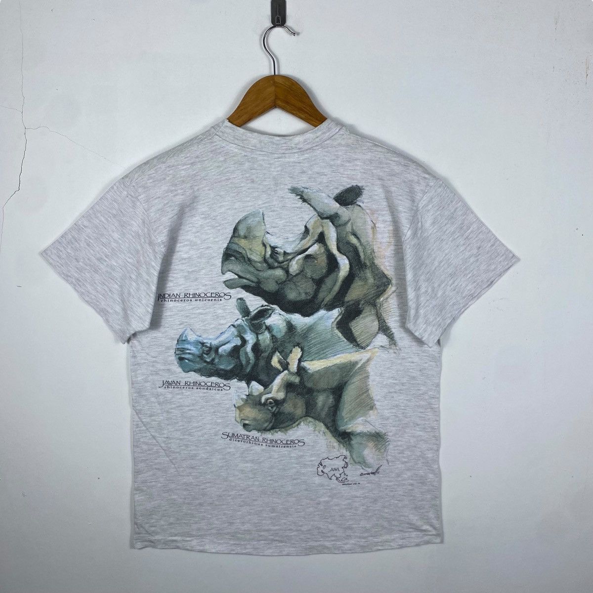 Hanes Vintage 90's RHINOCEROS SPECIES By Harlequin Graphic Animal Size US M / EU 48-50 / 2 - 5 Thumbnail