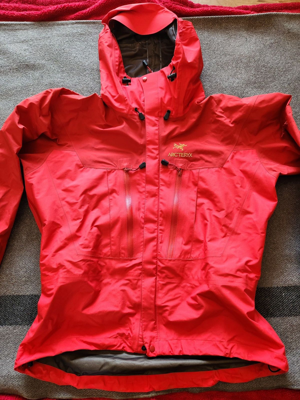Arc'teryx Arc’teryx Alpha SV 1st Edition Gold Label 1999 Red Deadstock Size US XL / EU 56 / 4 - 2 Thumbnail