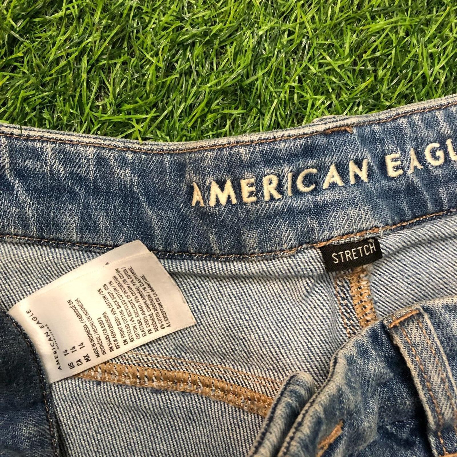 American Eagle Outfitters Women's American Eagle Distressed Denim Shorts Size 36" / US 14 / IT 50 - 2 Thumbnail