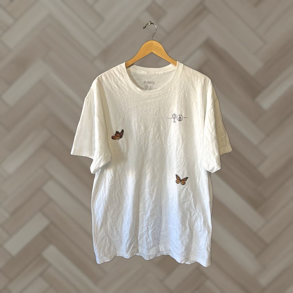 Vintage Trophy Room x Mr. Flower Mens White Short Sleeve T-shirt XL Size White Flower 90s Theme Mens Shirts Size US XL / EU 56 / 4 - 1 Thumbnail