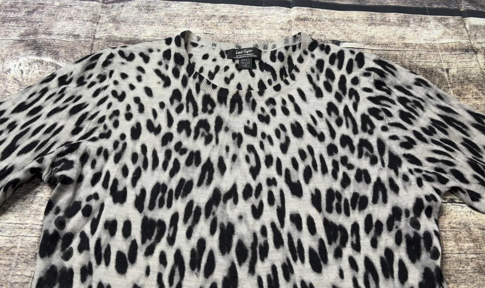 Lord & Taylor Lord & Taylor Sweater Women's Medium Extra Fine Merino Wool Size M / US 6-8 / IT 42-44 - 4 Thumbnail
