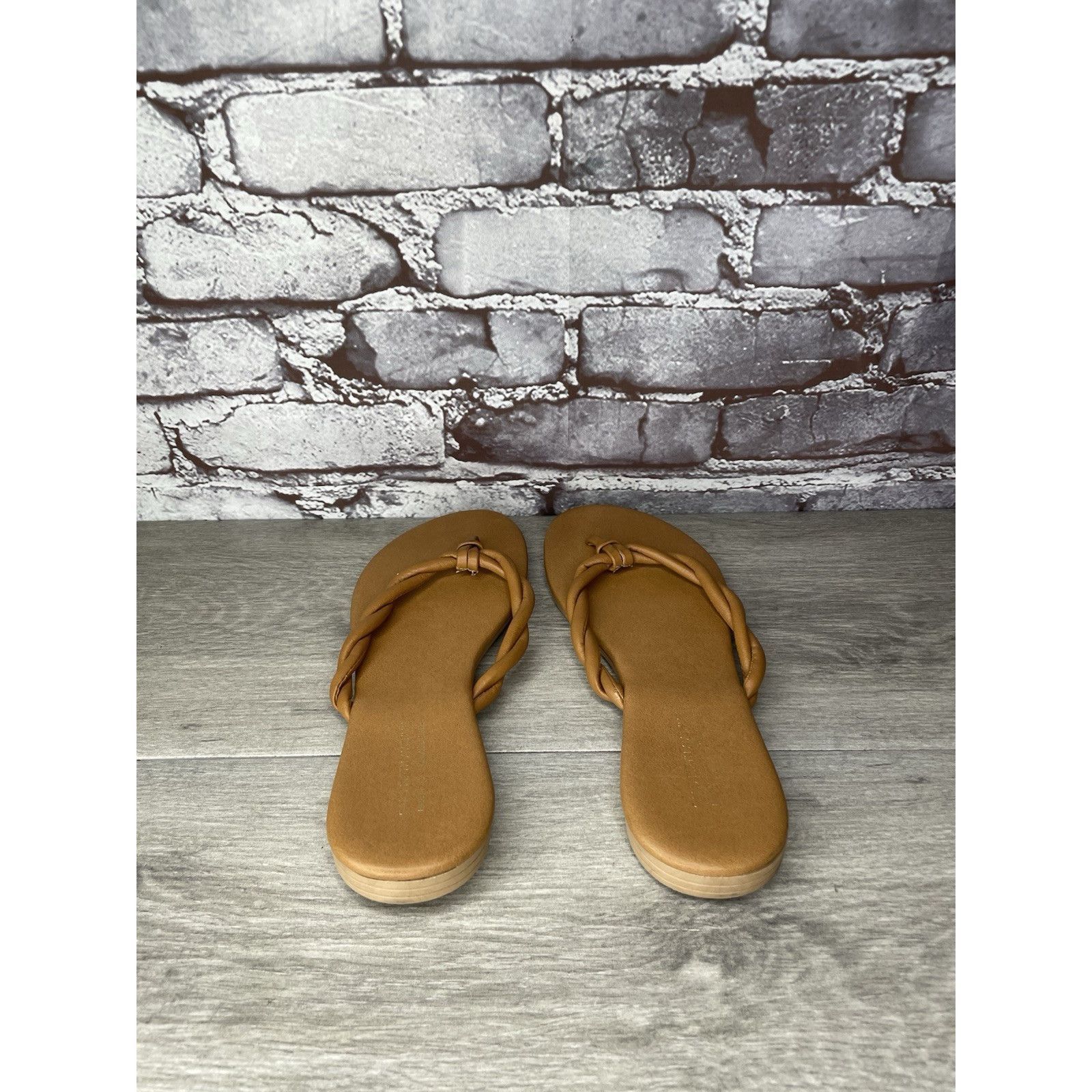 Saks Fifth Avenue Saks Fifth Avenue Italy Brown Leather Thong Slides Sandals W Size US 9 / IT 39 - 4 Thumbnail