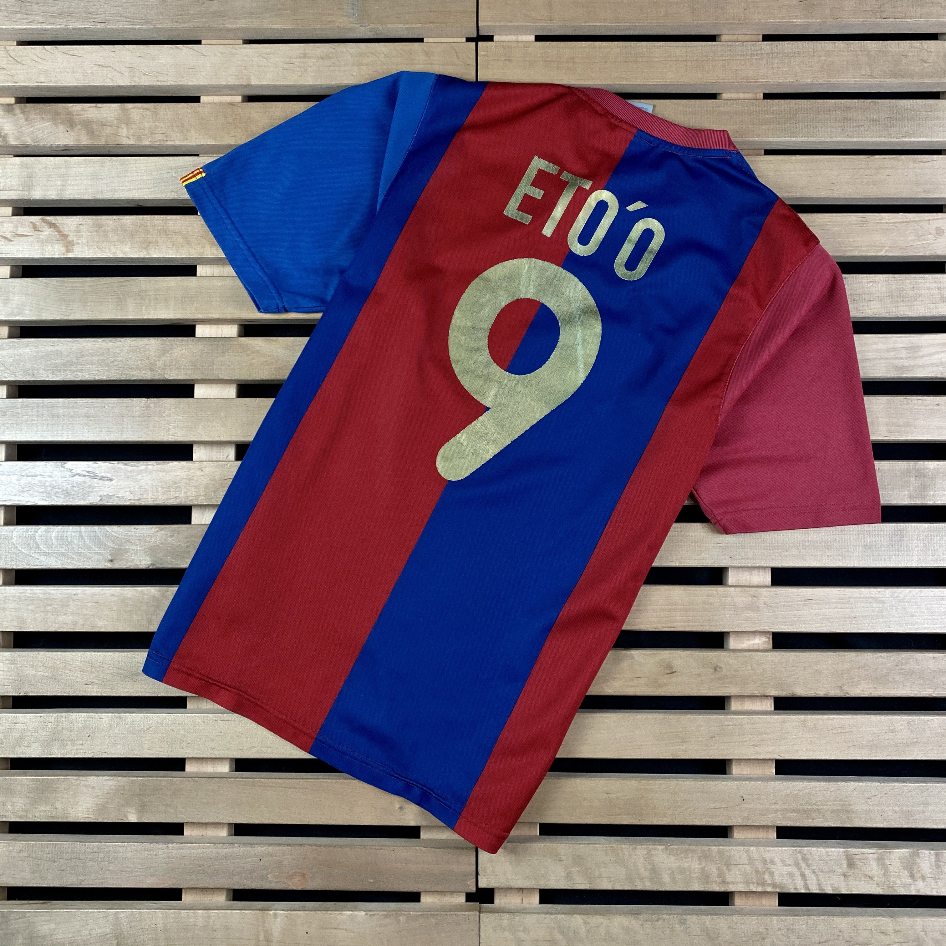 Nike × Vintage Mens Vintage Jercey Nike Barcelona 2006-2007 Eto'o 9 Size S Size US S / EU 44-46 / 1 - 2 Thumbnail