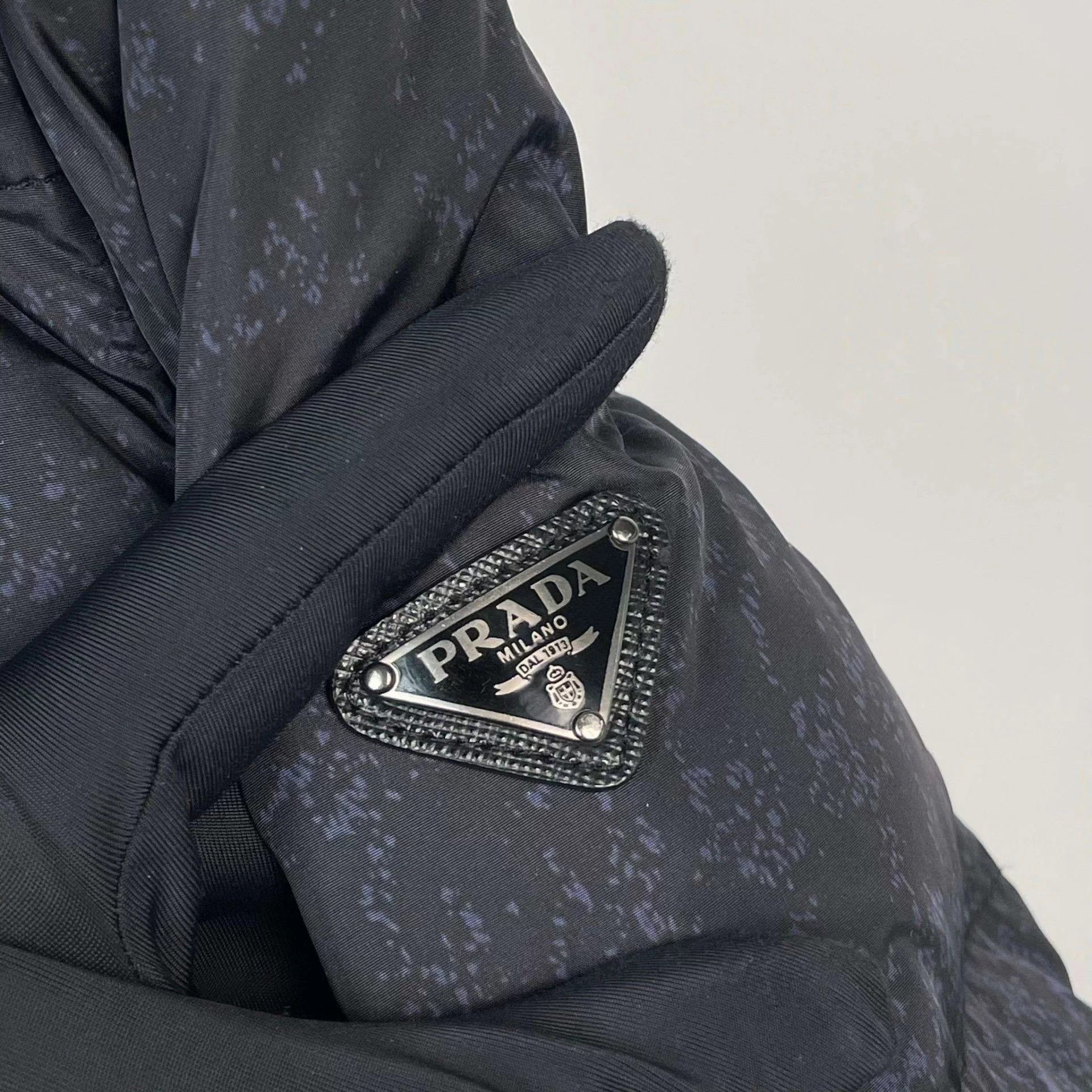 Prada Prada houndstooth down jacket black 170 Size M / US 6-8 / IT 42-44 - 6 Thumbnail