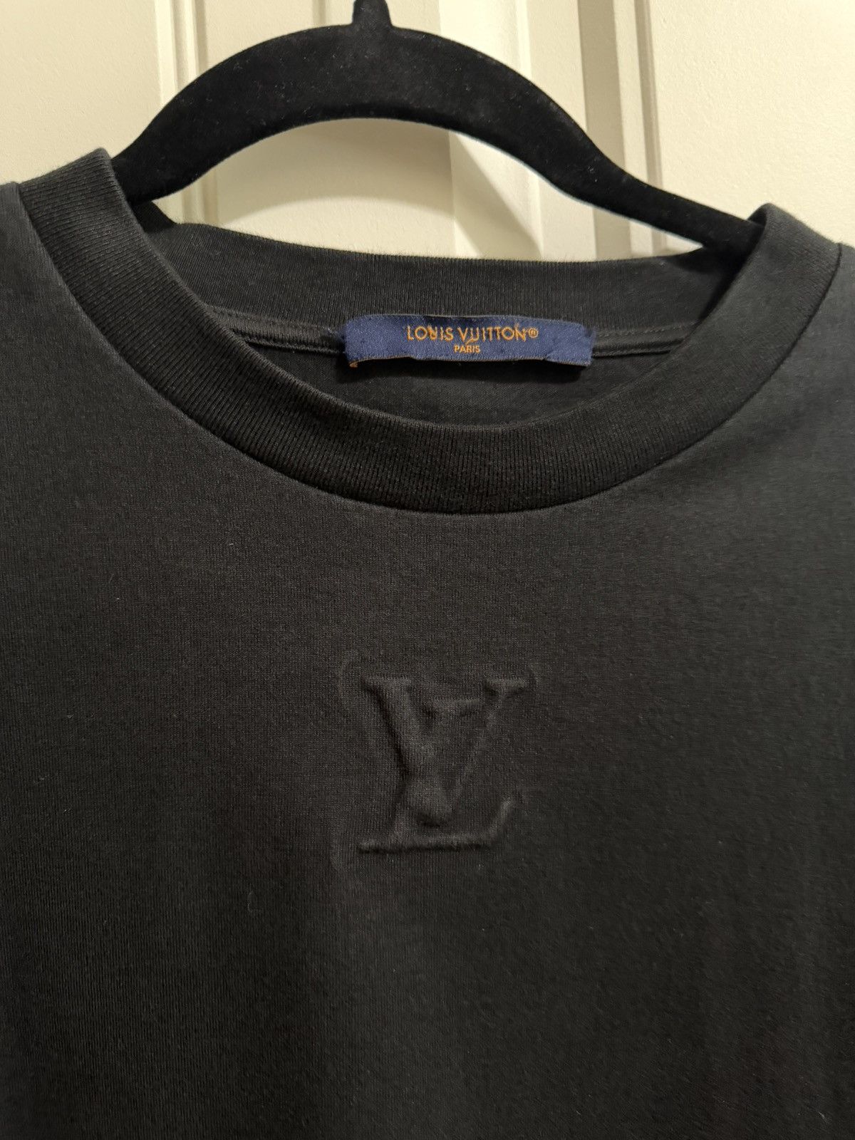 Louis Vuitton Louis Vuitton Embossed T-Shirt Size US S / EU 44-46 / 1 - 2 Thumbnail