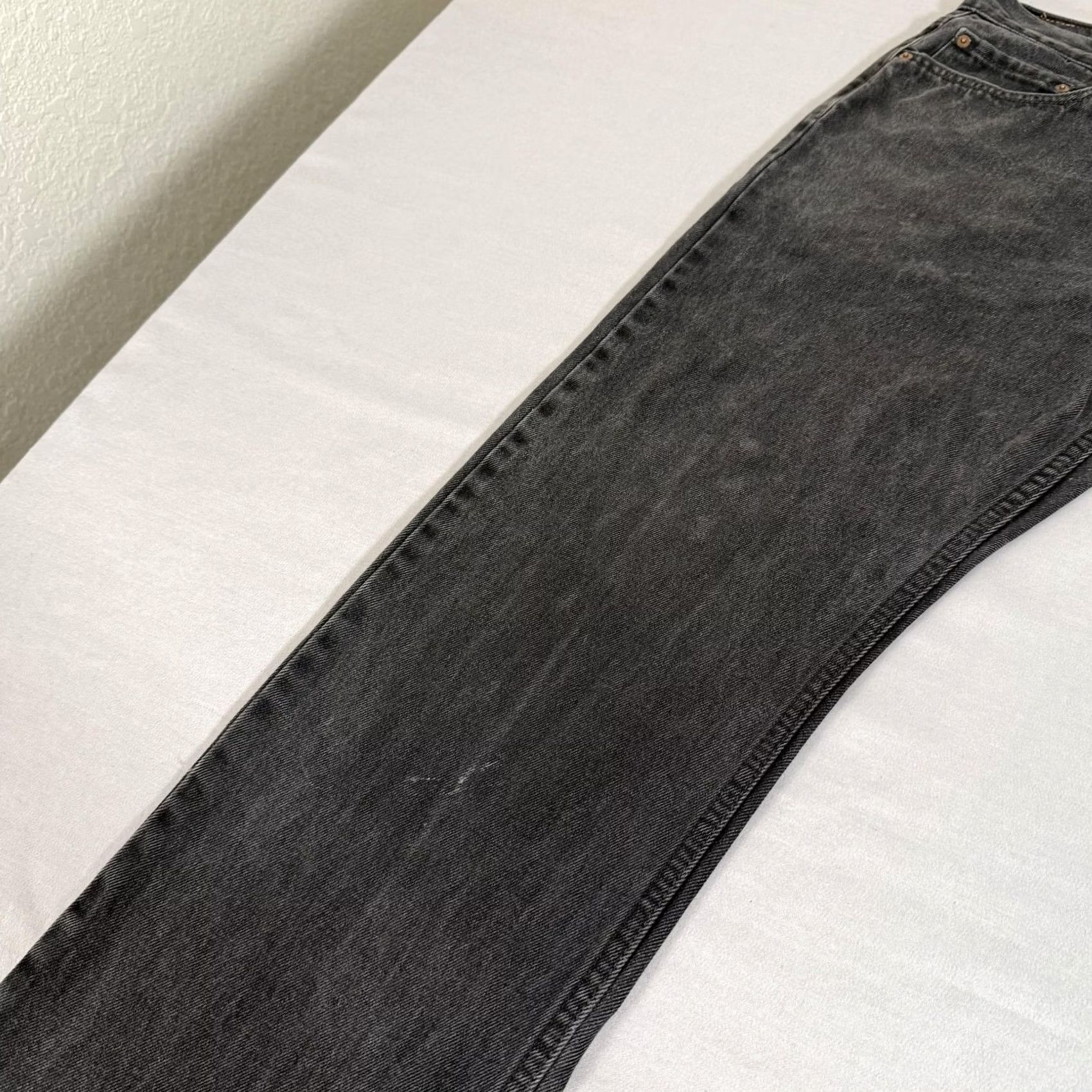 Levi's VINTAGE Levi's Jeans Mens 34x34 Black 505 Straight Fit Denim pants Y2K Size US 34 / EU 50 - 4 Thumbnail