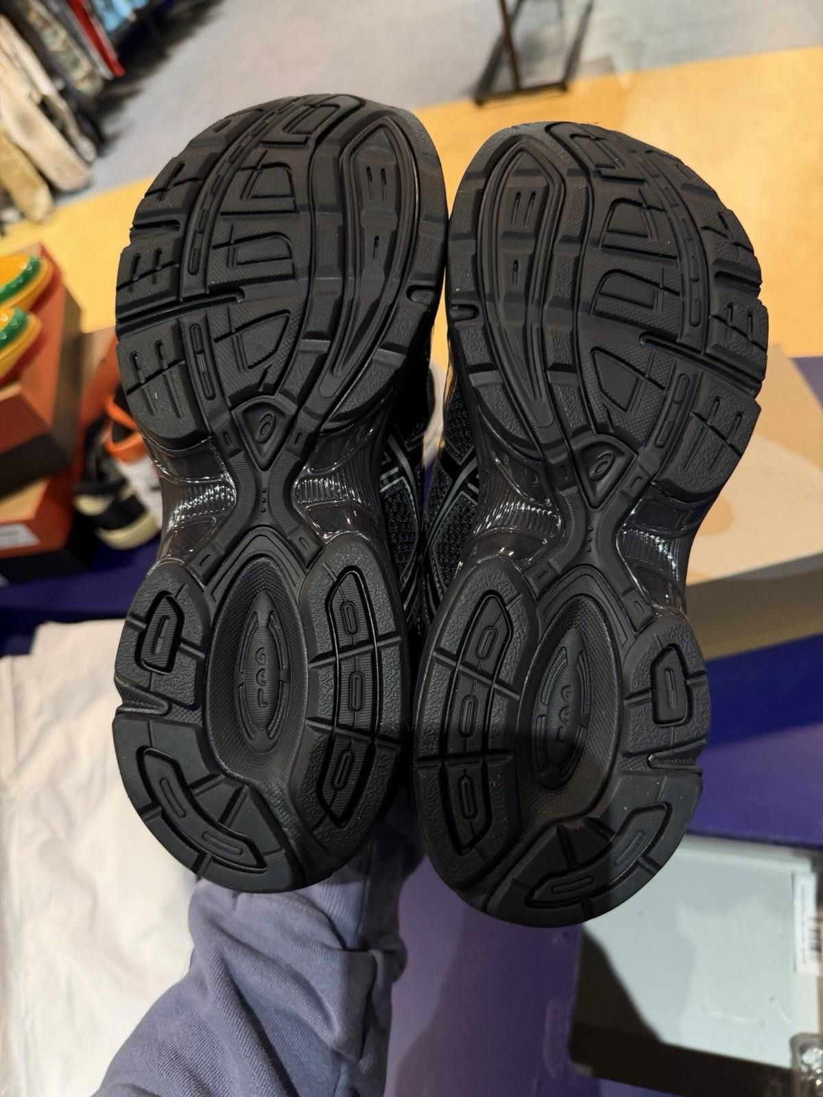 Asics ASICS Gel-1130 Black Pure Silver Men (11.5) 1201A906-001 NEW Size US 11.5 / EU 44-45 - 8 Thumbnail