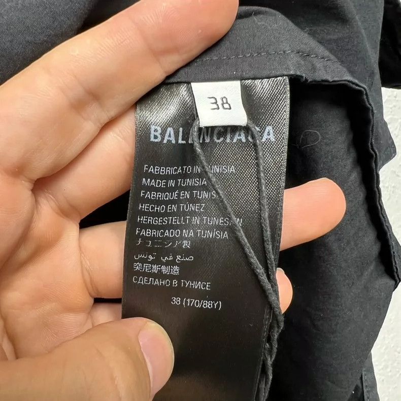Balenciaga Balenciaga size 38 Black Tape Logo Short Sleeve Shirt Size S / US 4 / IT 40 - 6 Thumbnail