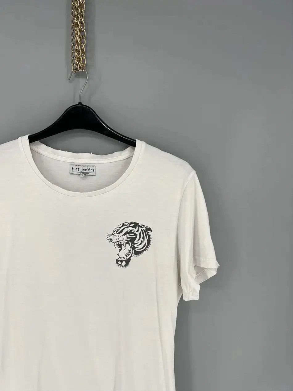 Vintage Vintage Just junkies Tshirt Streetwear Style Size US S / EU 44-46 / 1 - 6 Thumbnail