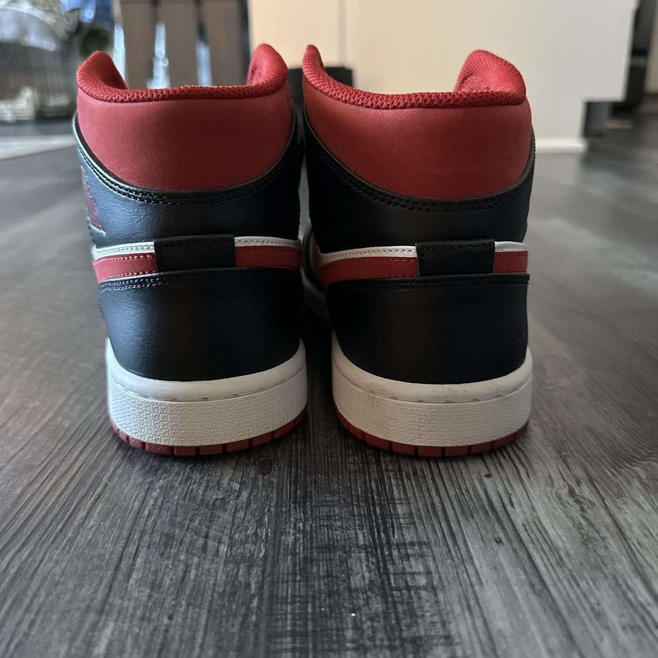 Jordan Brand × Nike Air Jordan 1 Mid Size US 8.5 / EU 41-42 - 7 Thumbnail