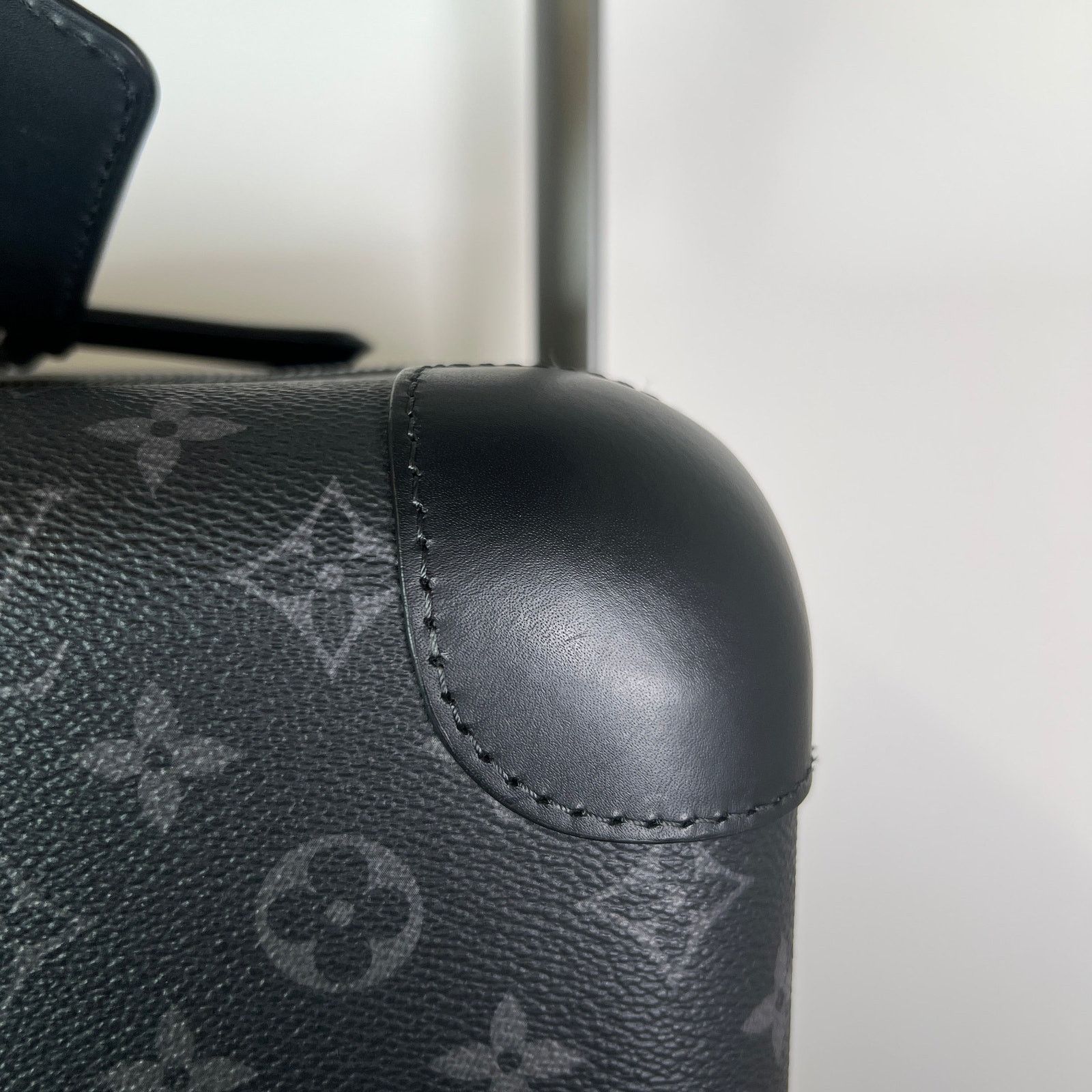 Louis Vuitton Louis Vuitton Monogram Eclipse Horizon 55 Suitcase Size ONE SIZE - 4 Thumbnail