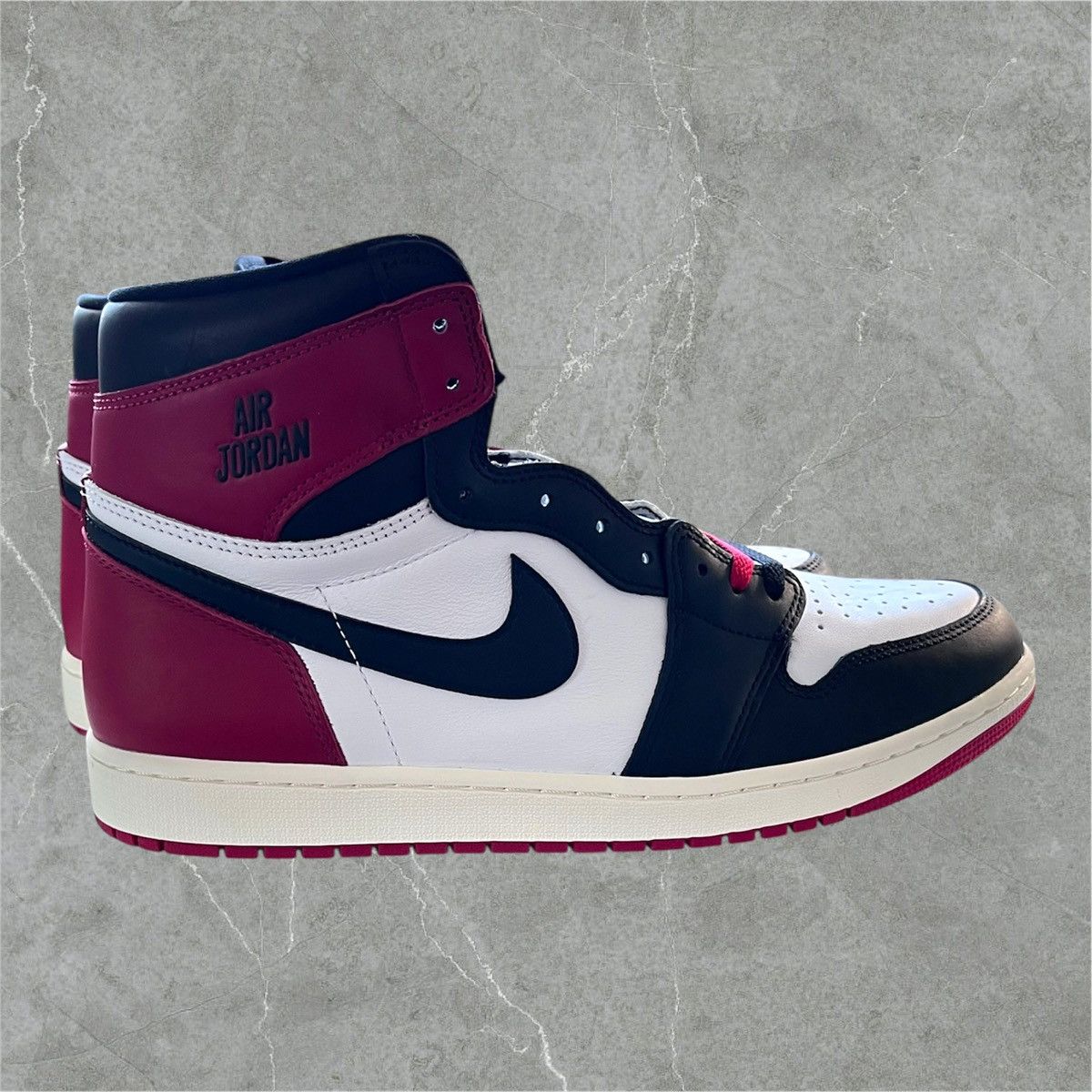 Jordan Brand Air Jordan Retro High OG Black Toe Size US 13 / EU 46 - 4 Thumbnail