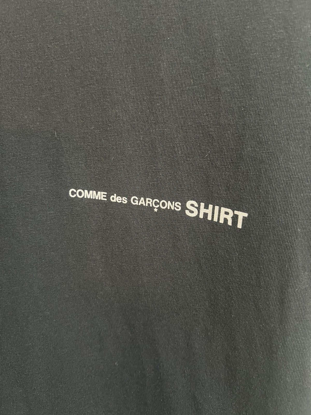 CDG by Comme des Garcons ARCHIVAL! 2010s Comme Des Garçons Shirt Side Logo Tee Size US S / EU 44-46 / 1 - 3 Thumbnail