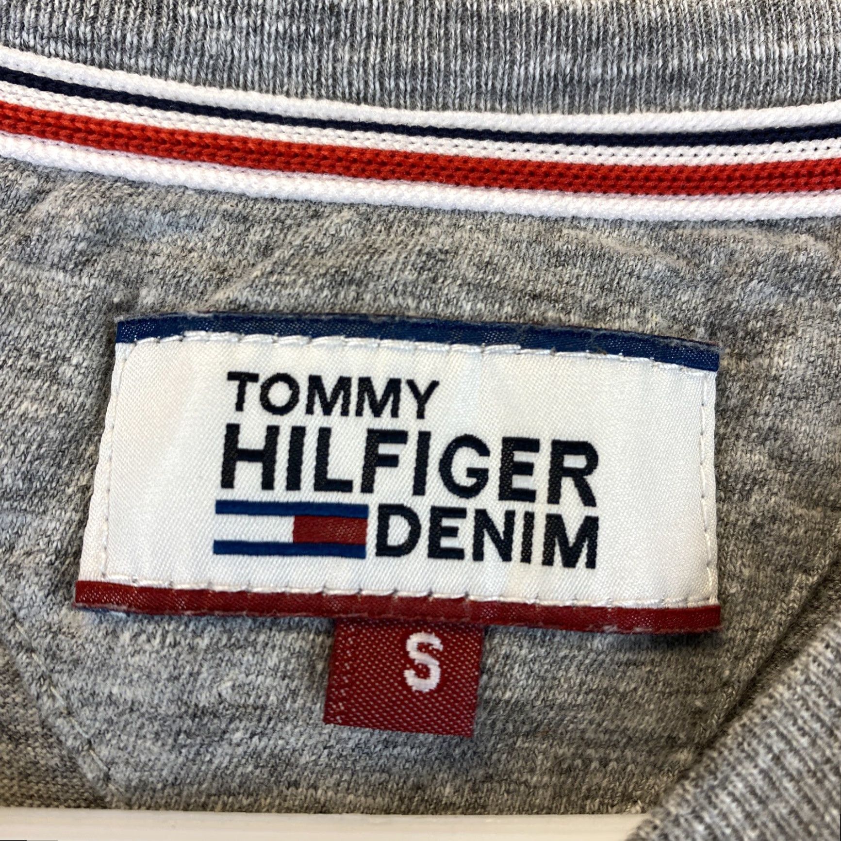 Tommy Hilfiger Tommy Hilfiger Men's Long Sleeve Crewneck Graphic TShirt Size L Gray 57-12 Regular Classic Fit Cotton Crew Neck / 57-12 T-Shirt Size US S / EU 44-46 / 1 - 5 Thumbnail