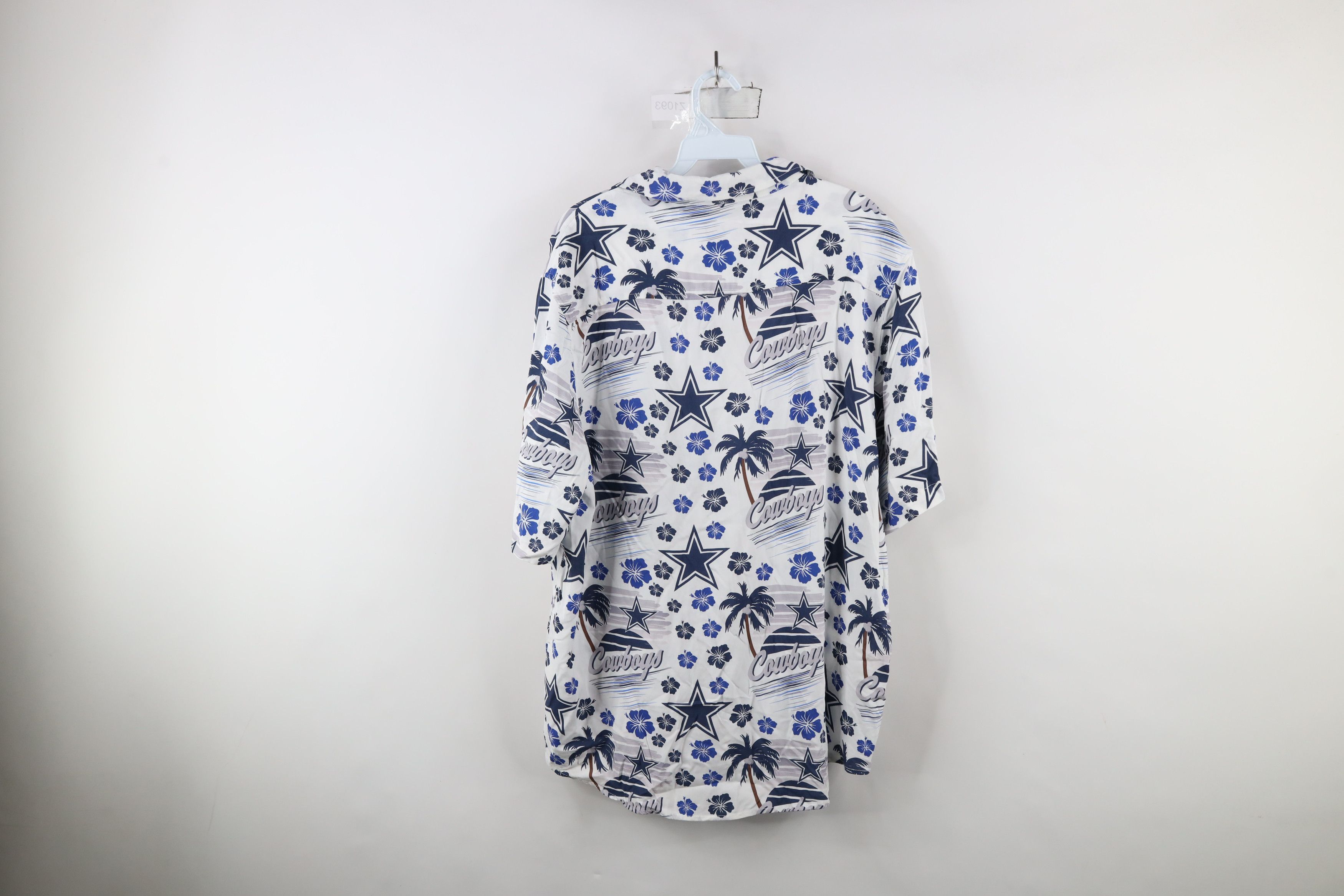 Vintage Vintage NFL All Over Print Cowboys Hawaiian Button Shirt Size US XL / EU 56 / 4 - 8 Thumbnail