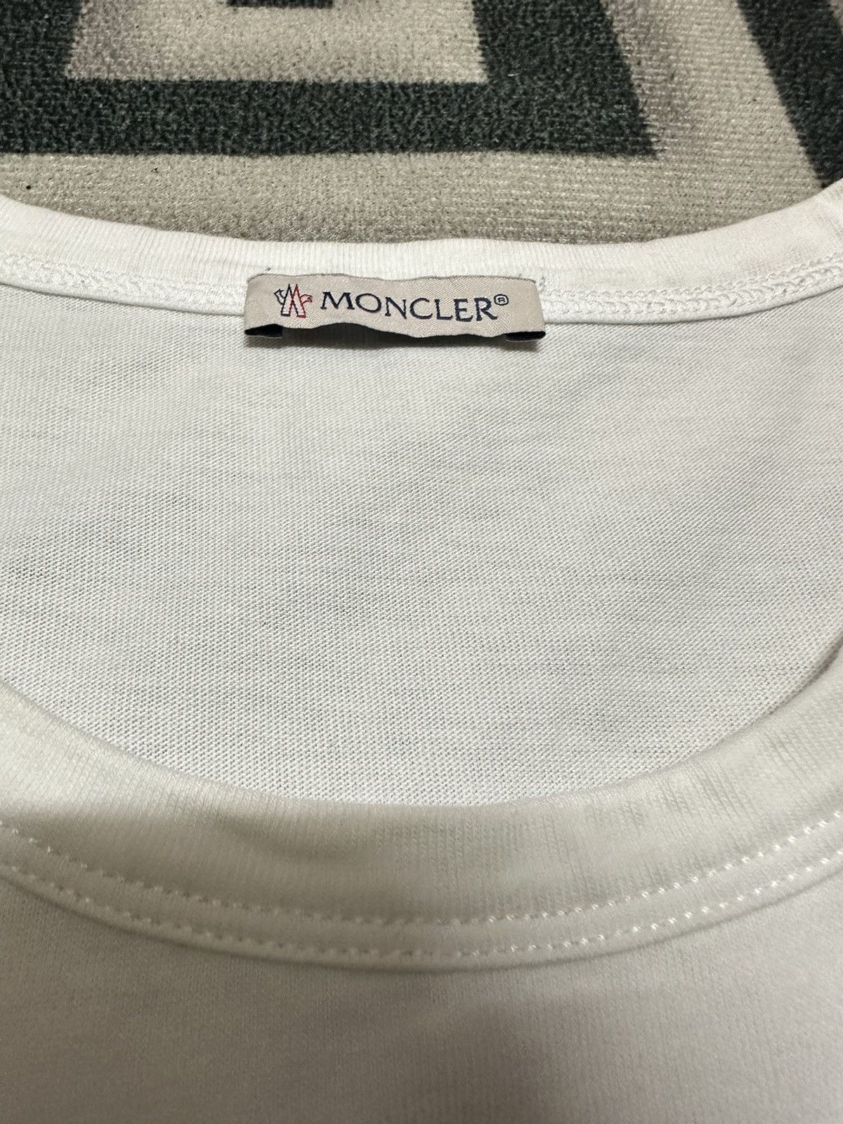 Moncler Moncler hawaii big logos Size US M / EU 48-50 / 2 - 3 Thumbnail