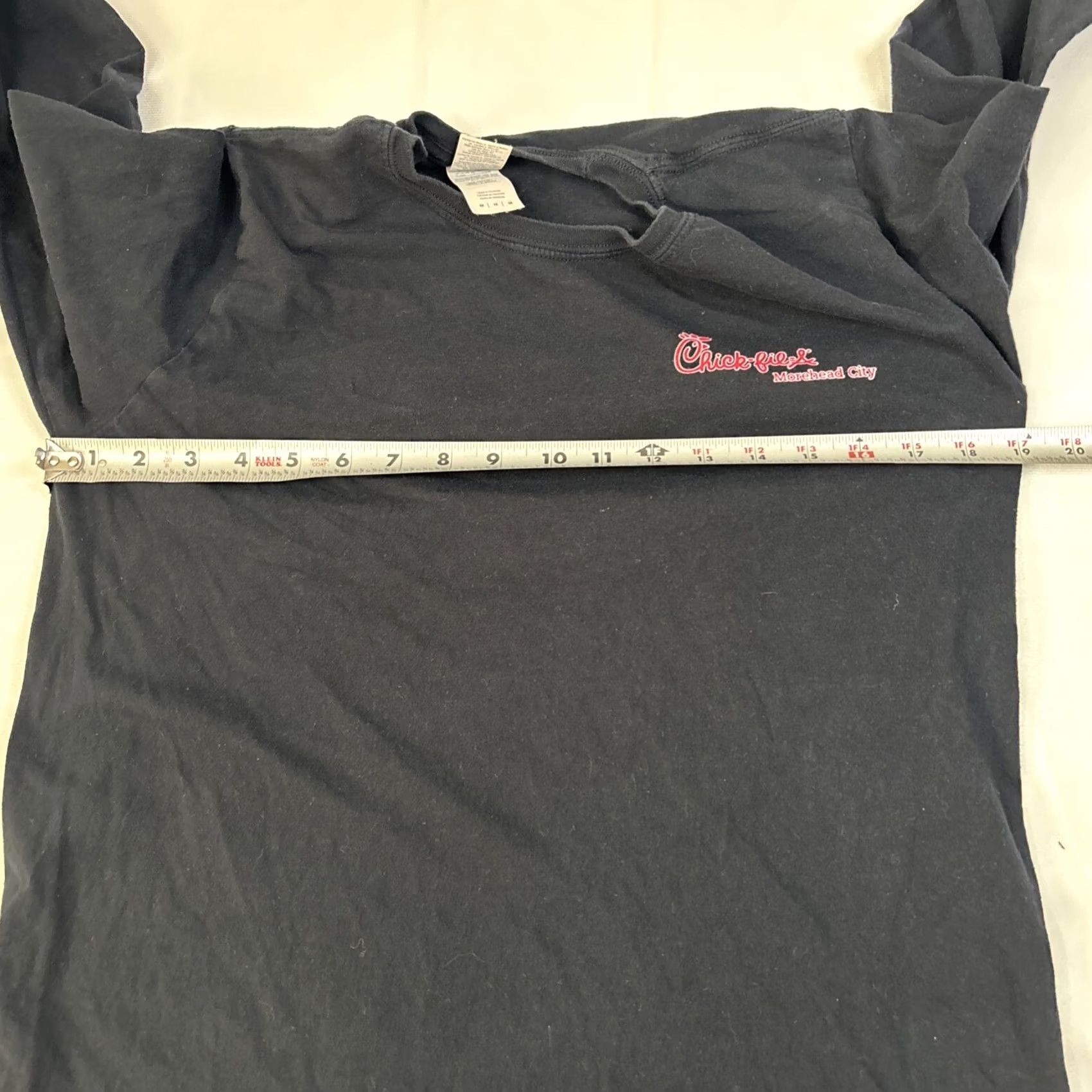 Gildan Chick-fil-A T-shirt Unisex Adults Beach Bonfire Black M Crew Neck Long Sleeve Cow Brand GildanMed Size US M / EU 48-50 / 2 - 5 Thumbnail