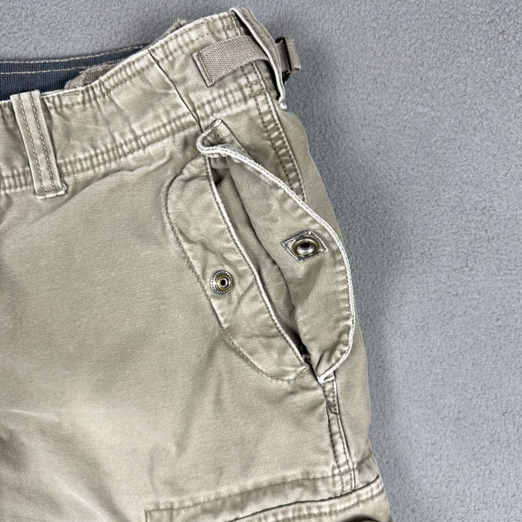Old Navy Old Navy Cargo Shorts Mens 31 Tan Flap Pockets Military Paratrooper Buckle GUC Size US 31 - 3 Thumbnail