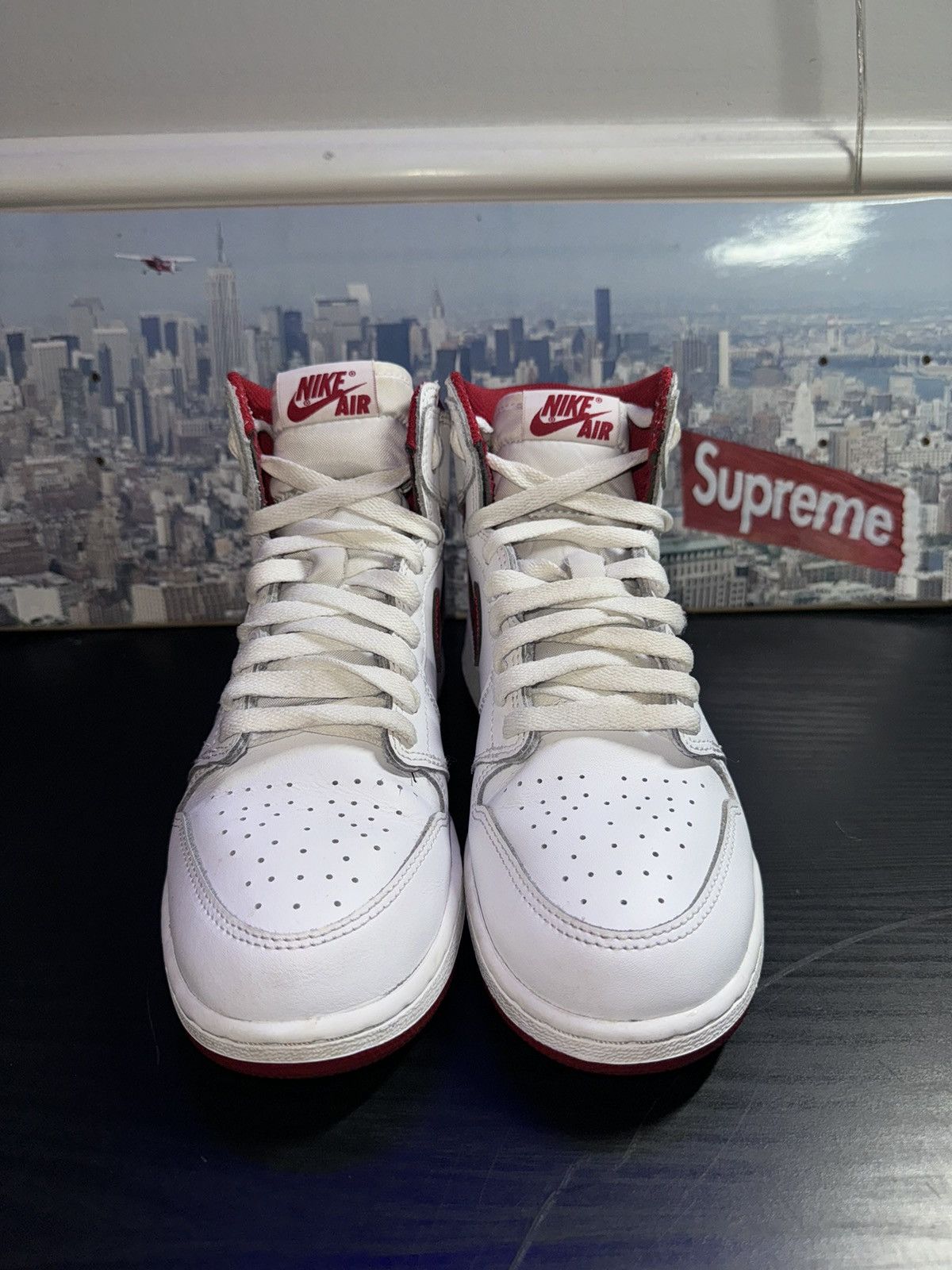 Jordan Brand × Nike Nike Air Jordan Retro 1 High OG Metallic Red GS 2017 Size US 6.5 / EU 39-40 - 4 Thumbnail