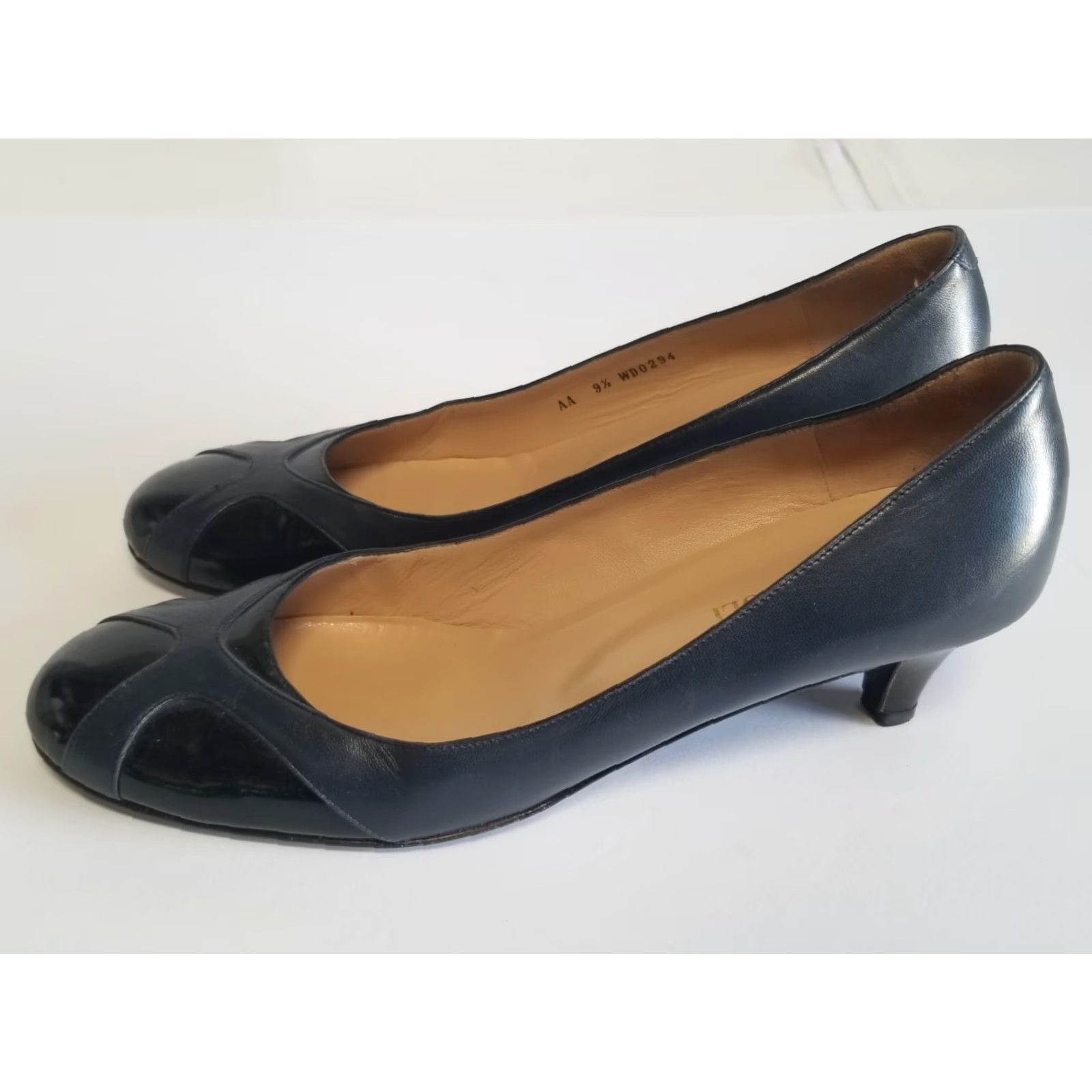 Bruno Magli VINTAGE Bruno Magli Pumps Blue Patent Leather 3" Heels AA 9.5 Womens Shoes Cone Heel Casual Dress Size 9.5 AA Size L / US 10 / IT 46 - 5 Thumbnail